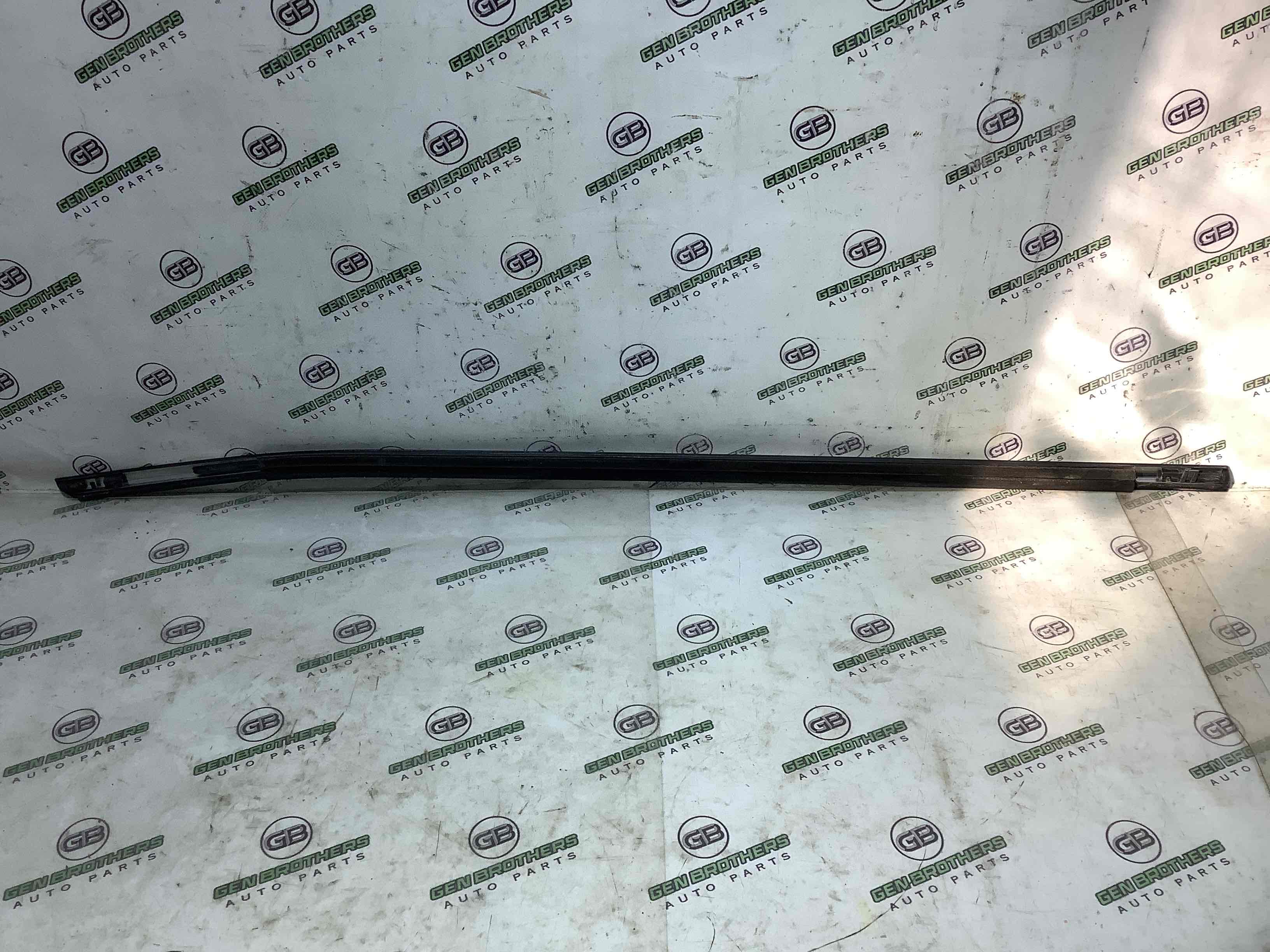 Молдинг двері передньої лівої