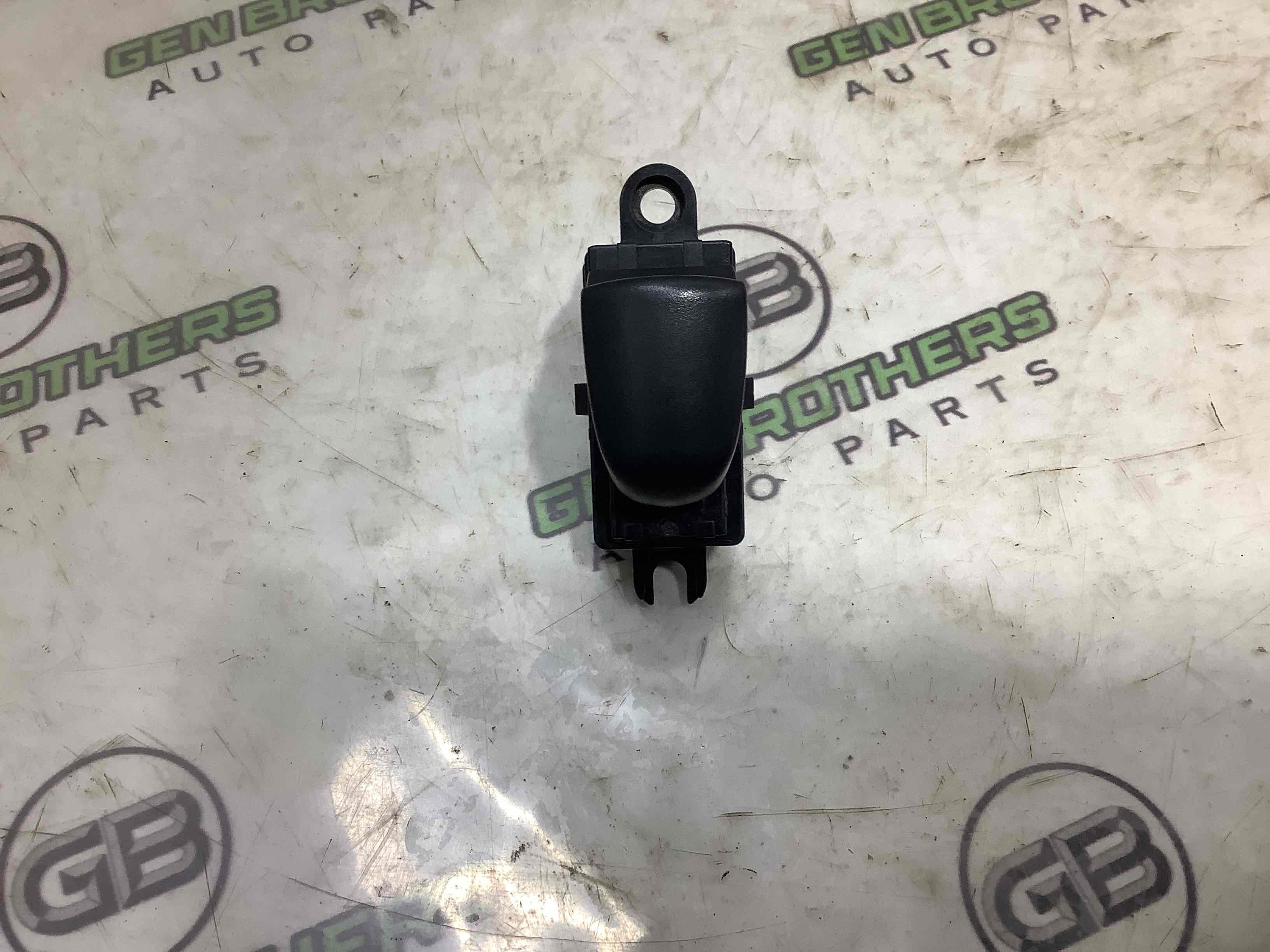 Кнопки керування склопідйомниками