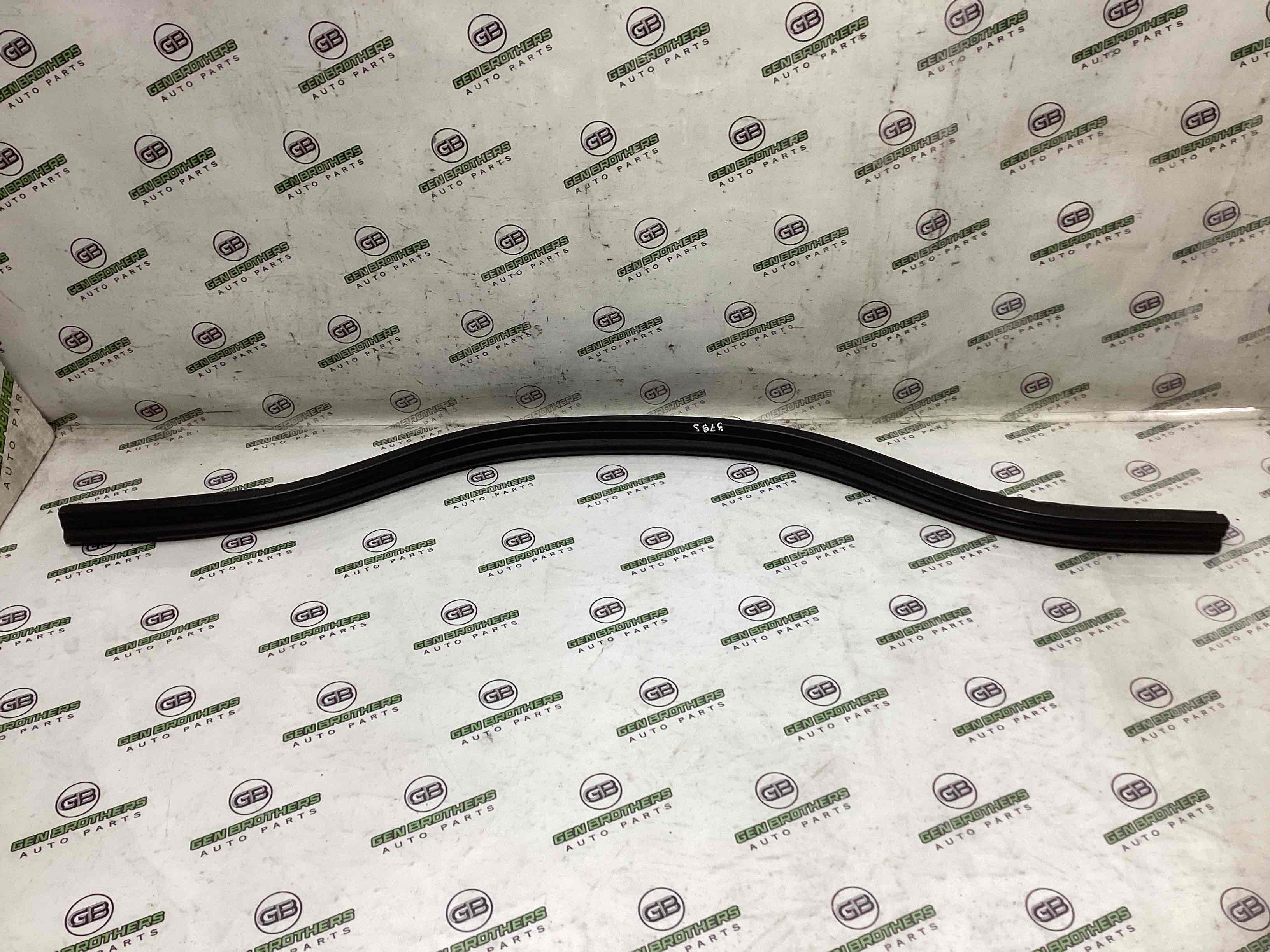 Уплотнитель капота, изолятор, шуба