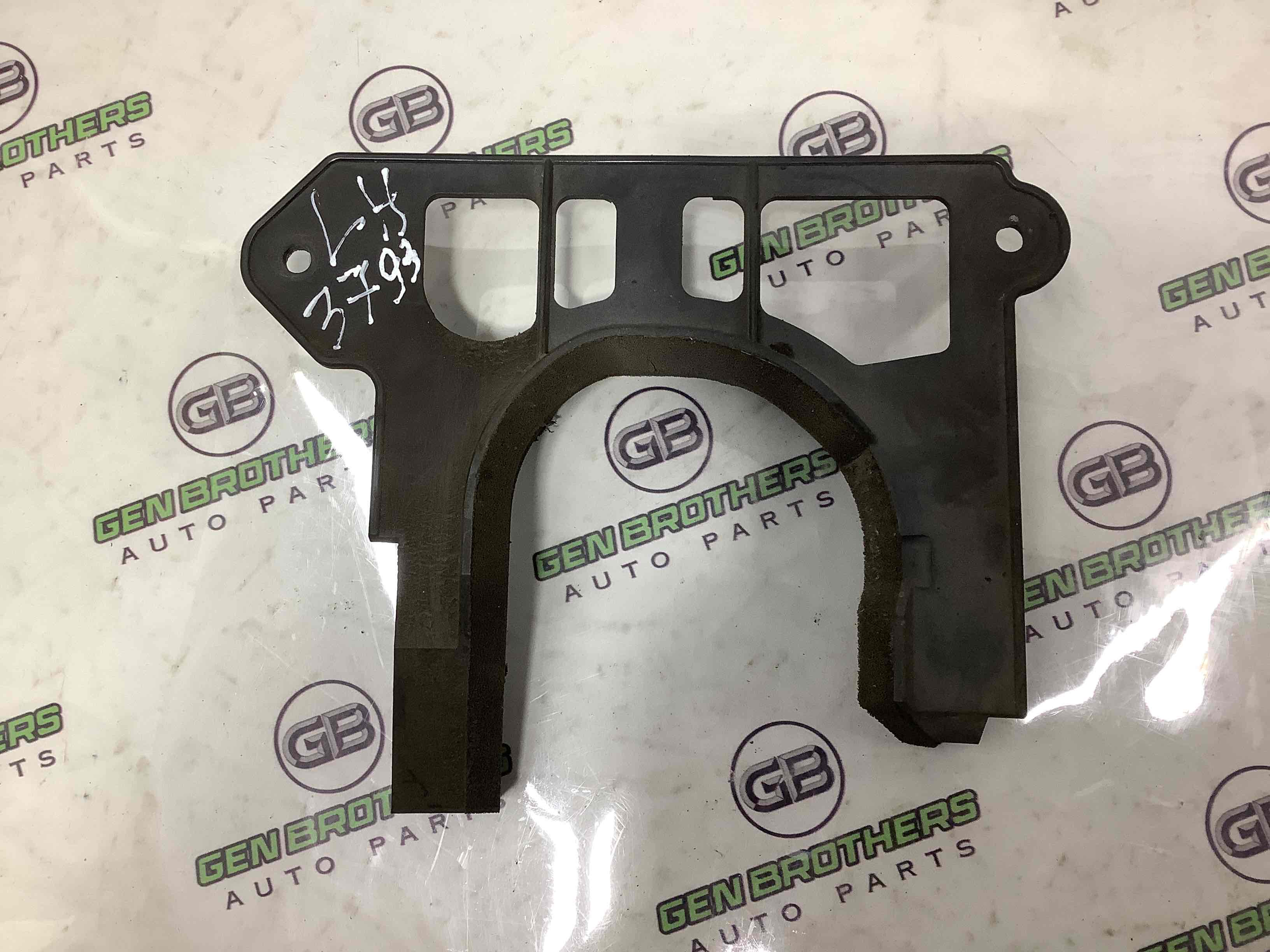 Пластик моторного отсека