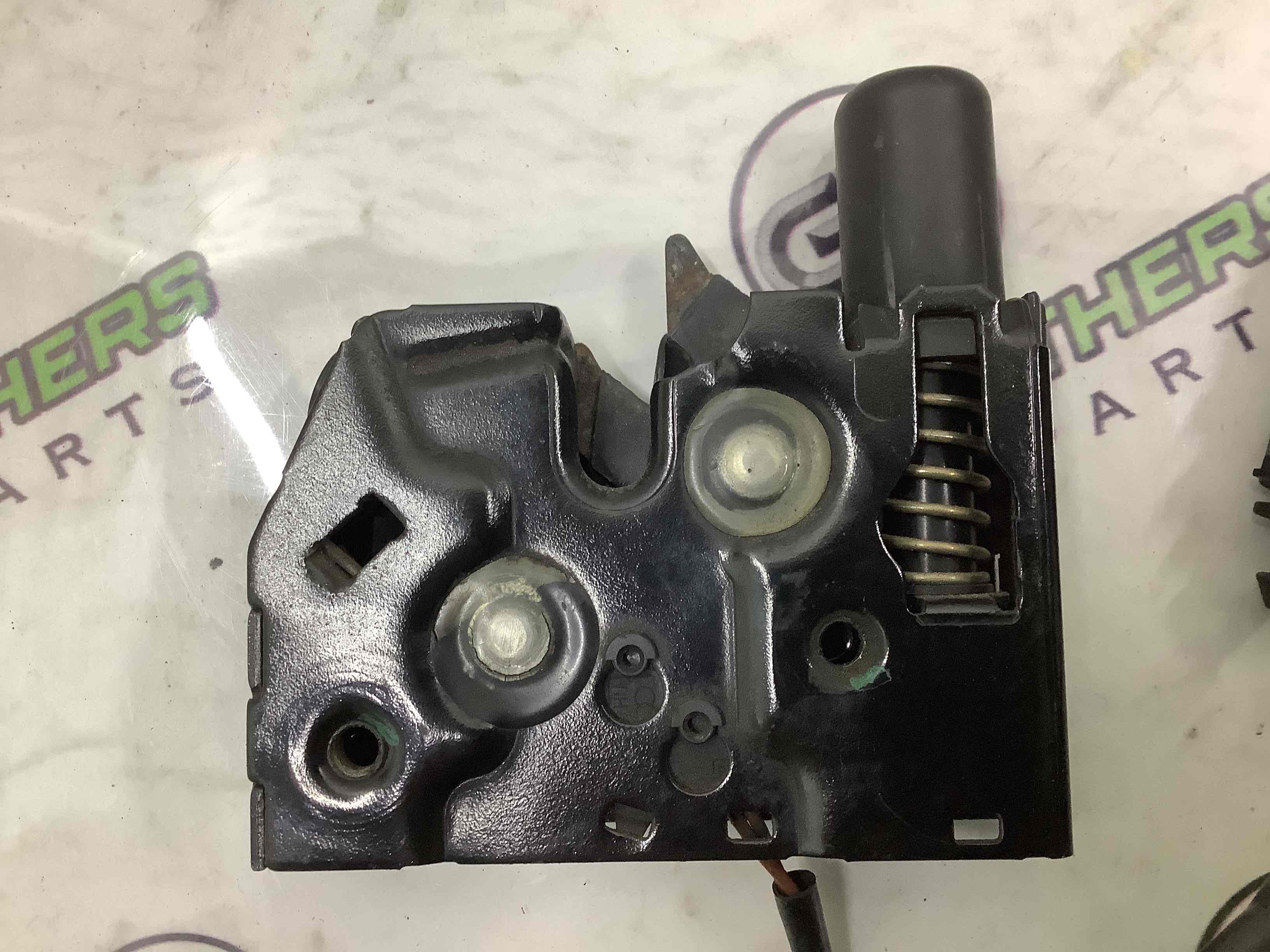 Замок капота, трос капота