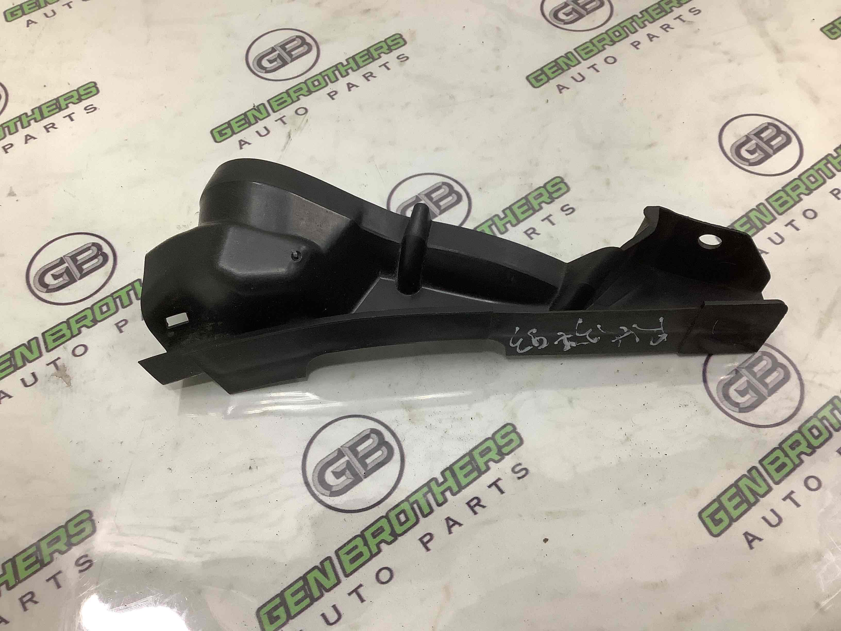 Уплотнитель капота, изолятор, шуба