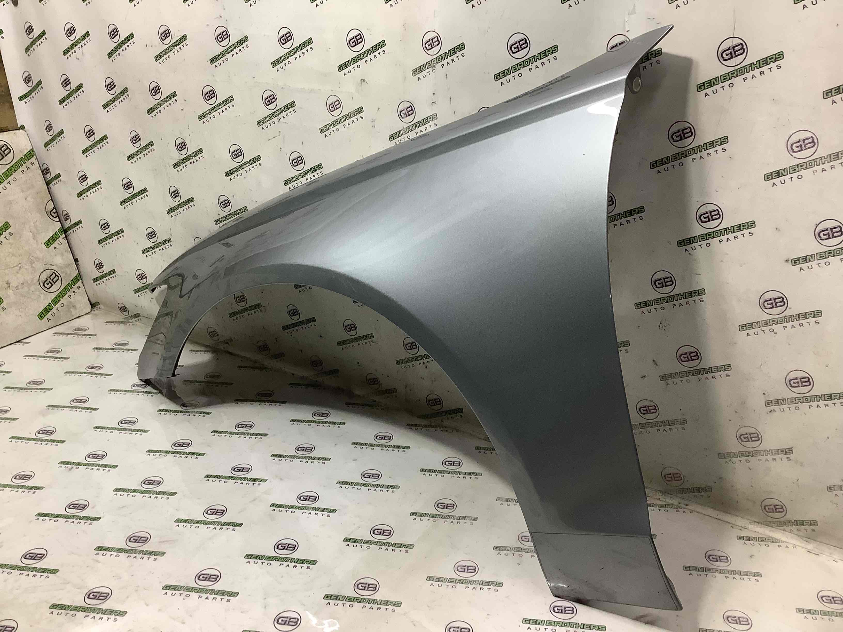 Крыло переднее левое