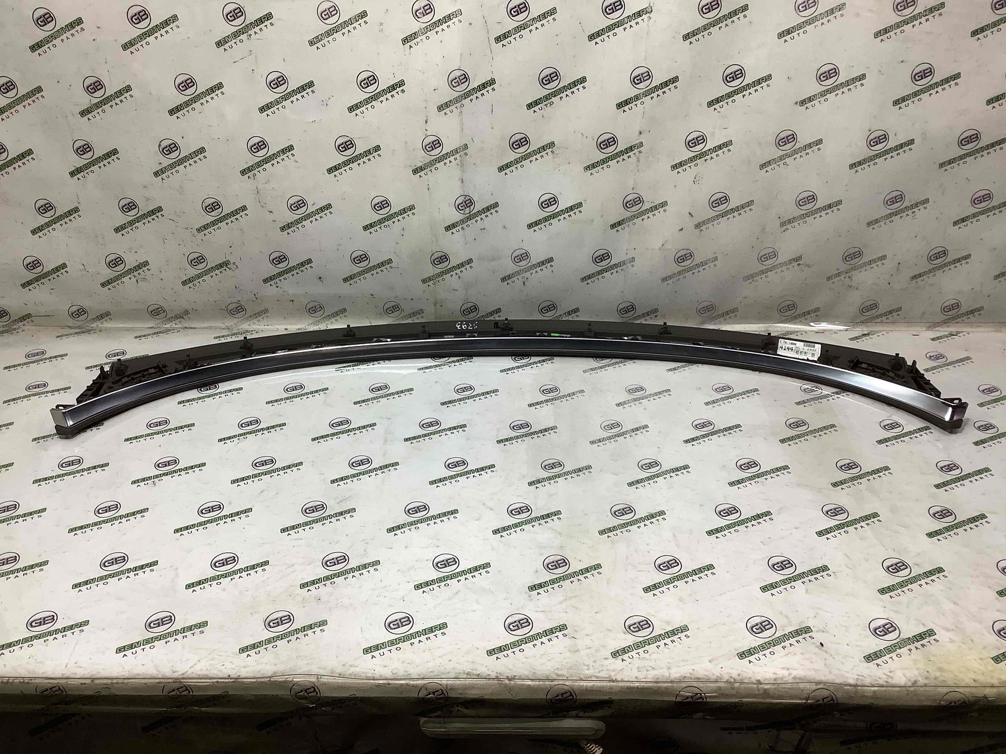 Обшивка приборной панели торпедо