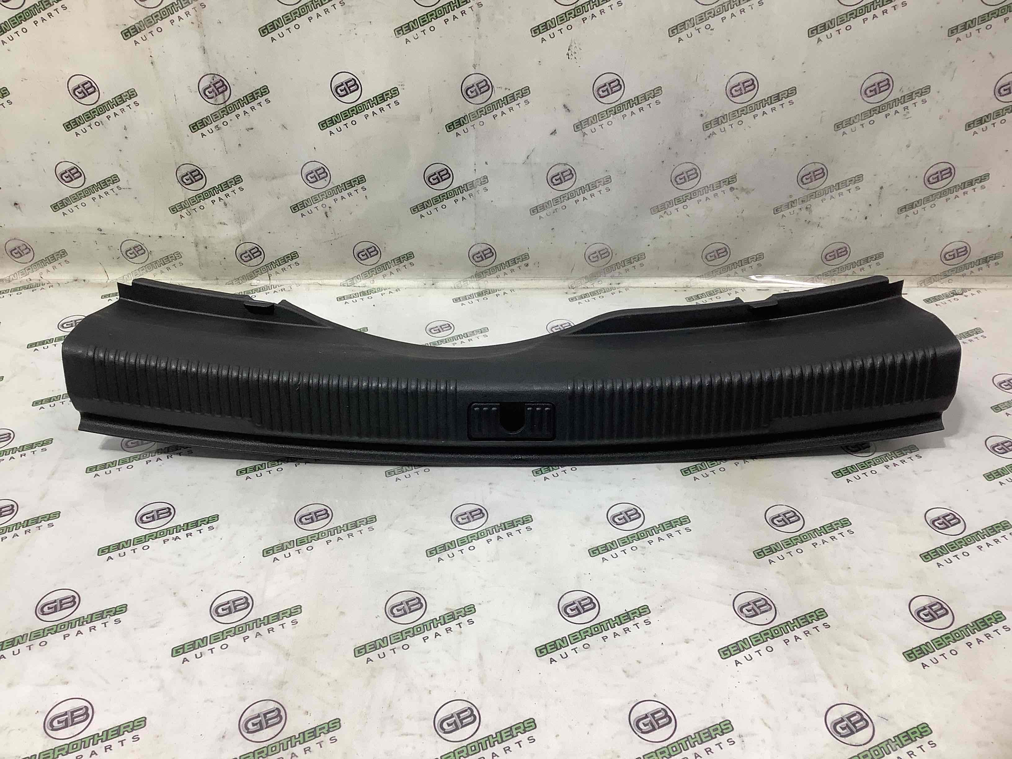 Элементы отделки багажника