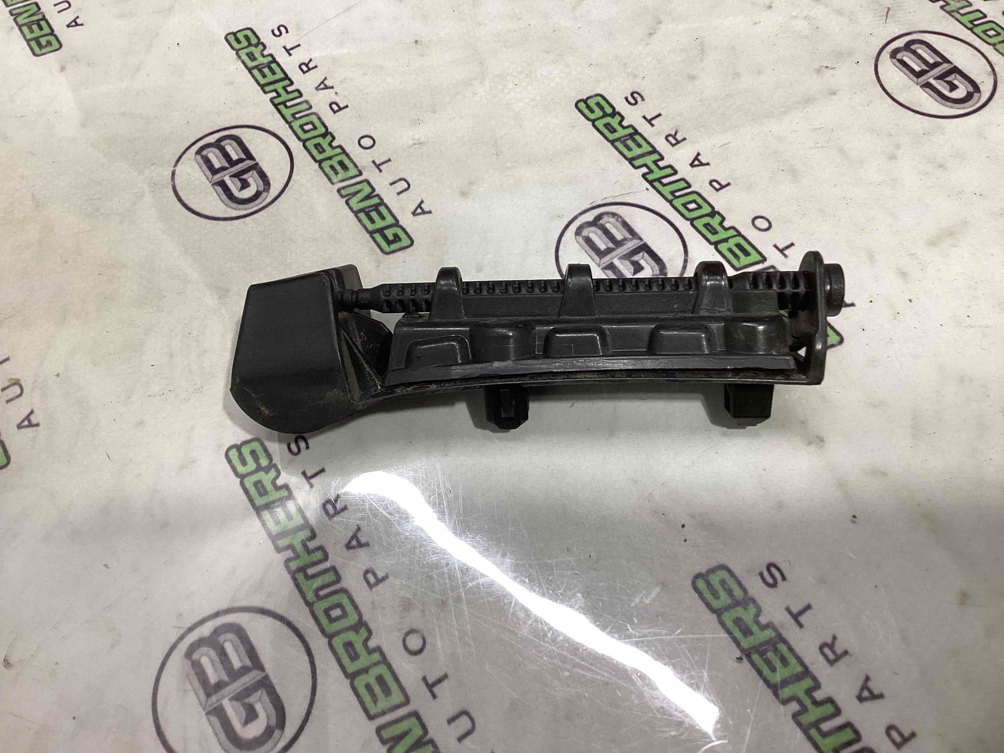 Крепление заднего бампера правое