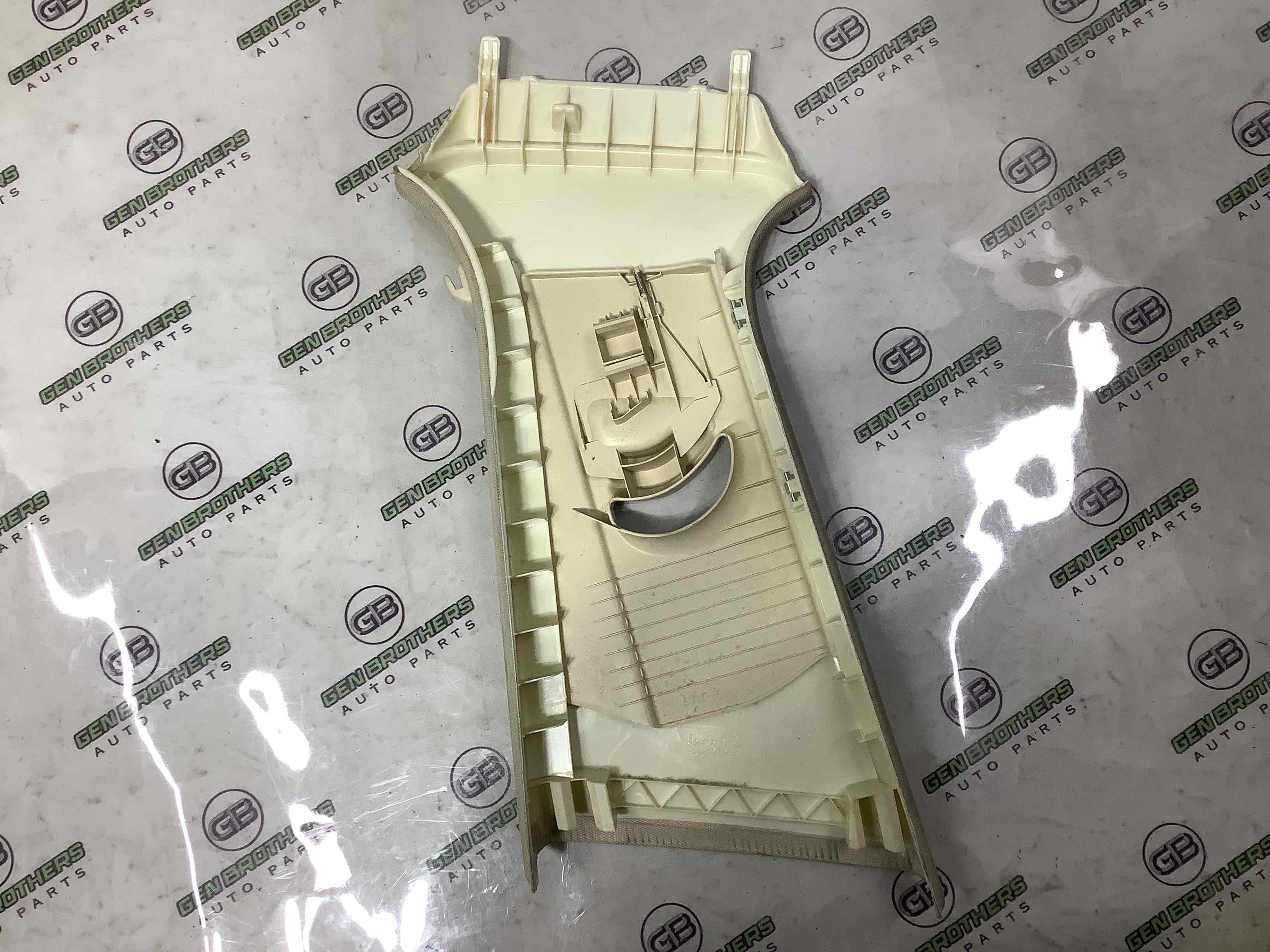 Обшивка центральной стойки правая