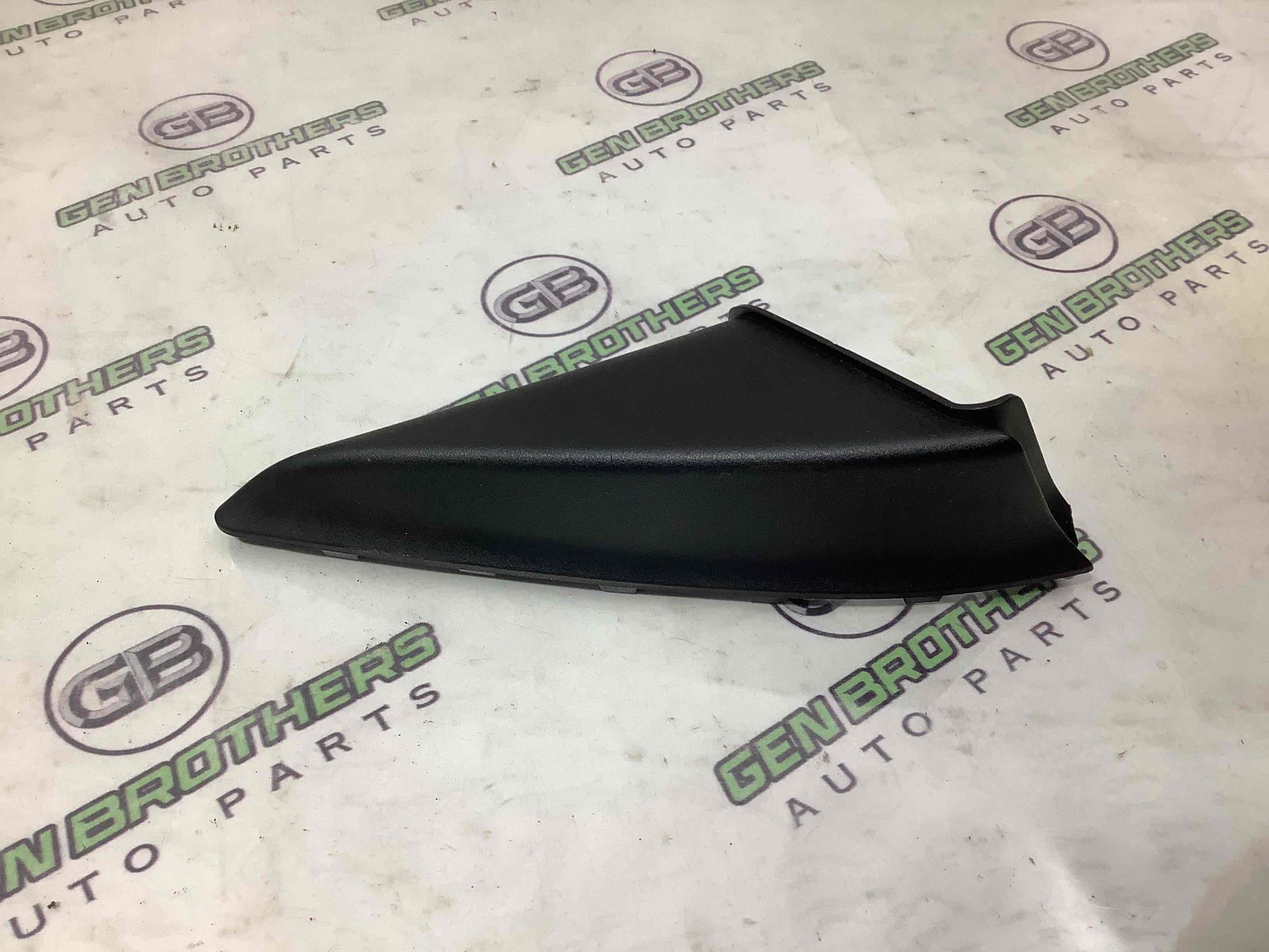 Корпус, накладка, крепление правого зеркала