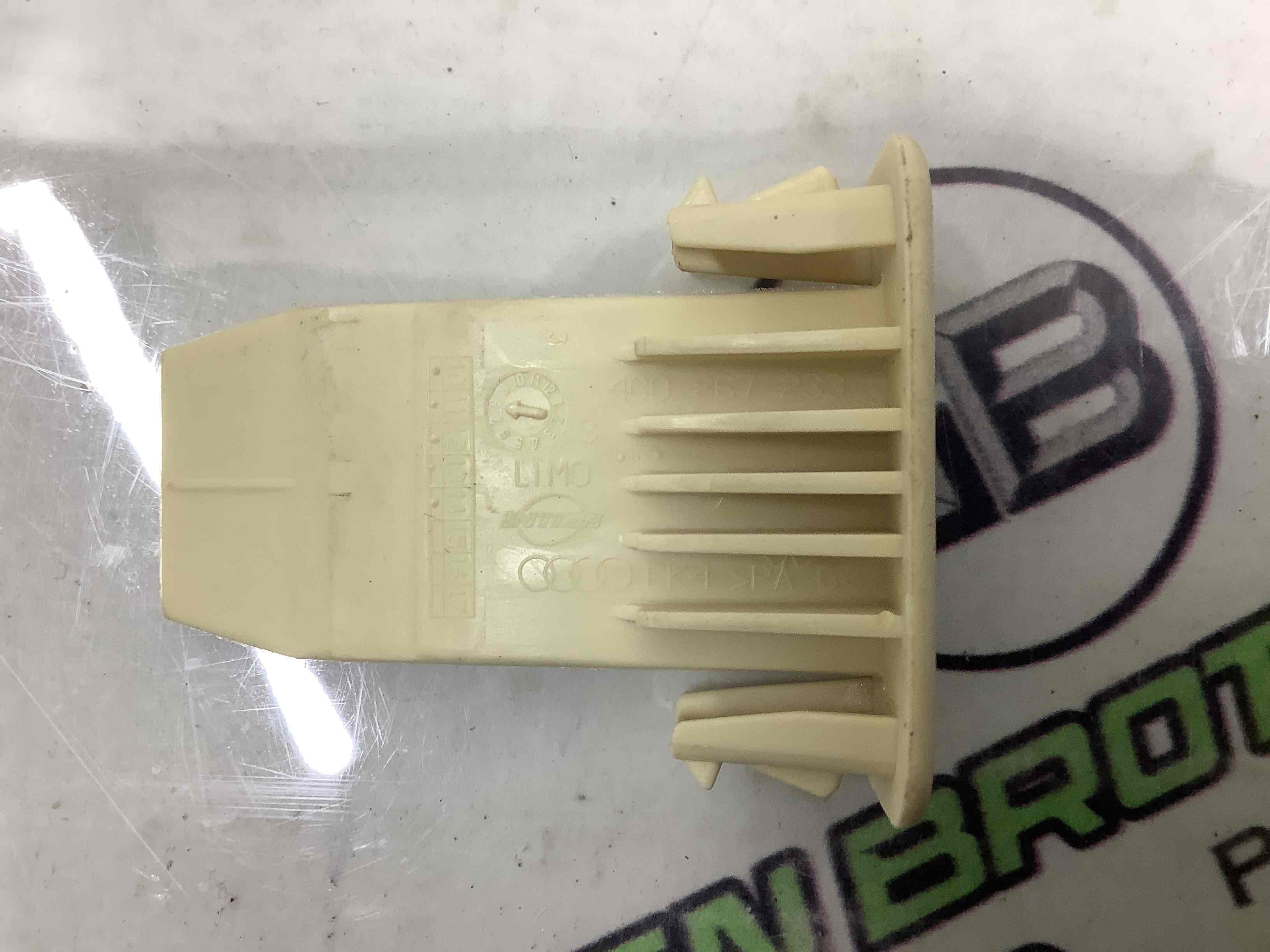 Пластиковые элементы салона