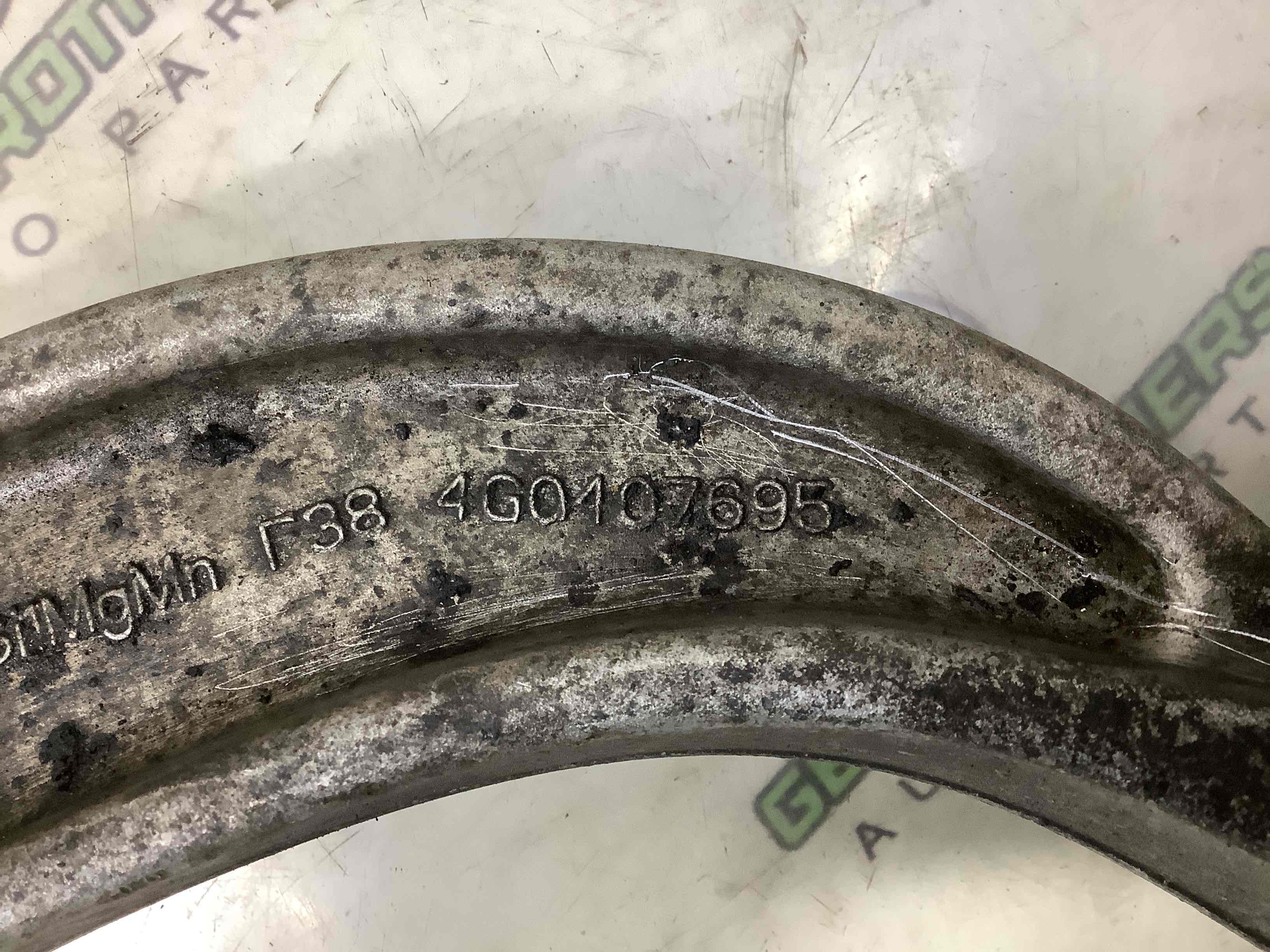 Рычаг передний левый