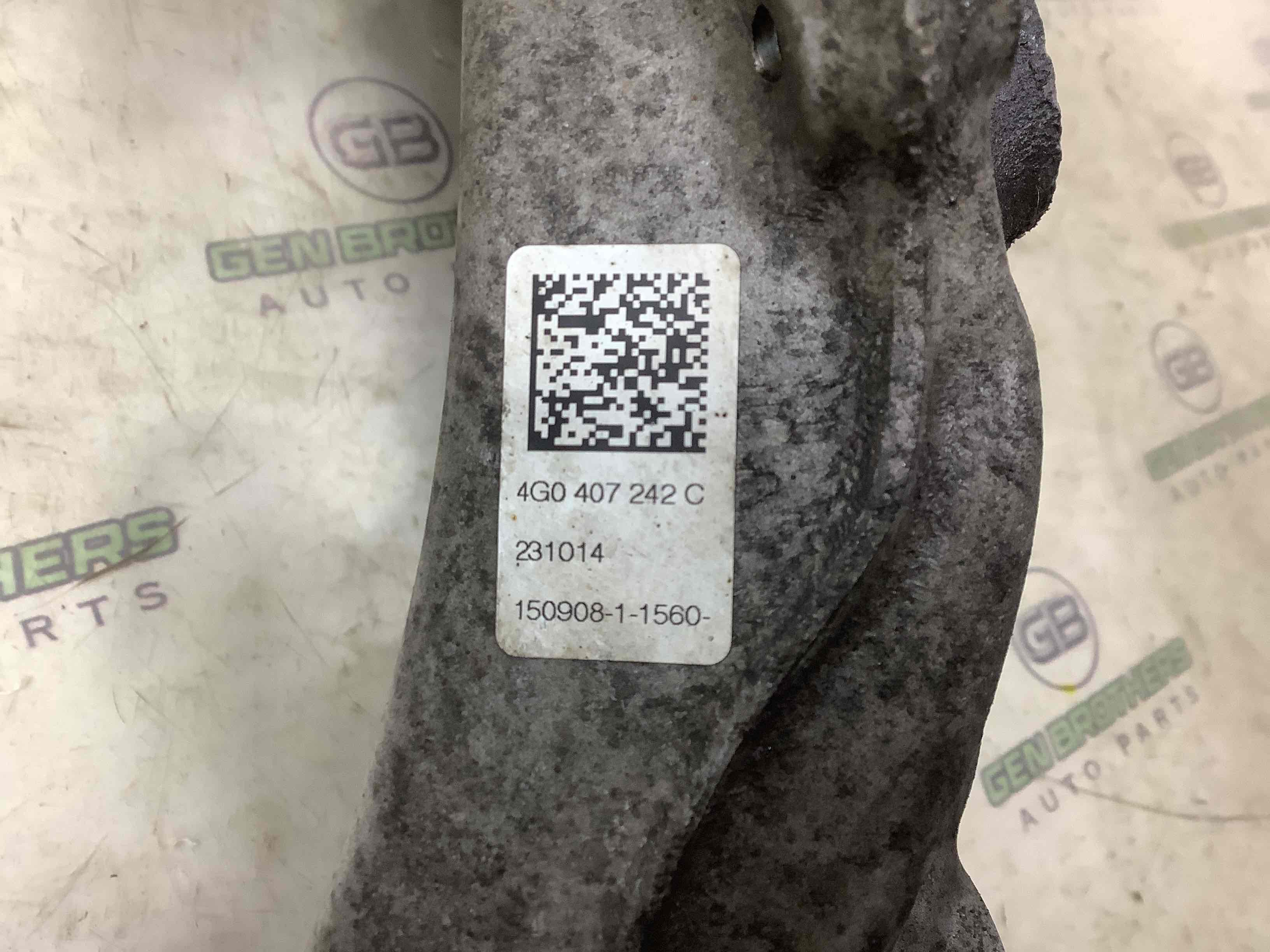 Кулак поворотный правый