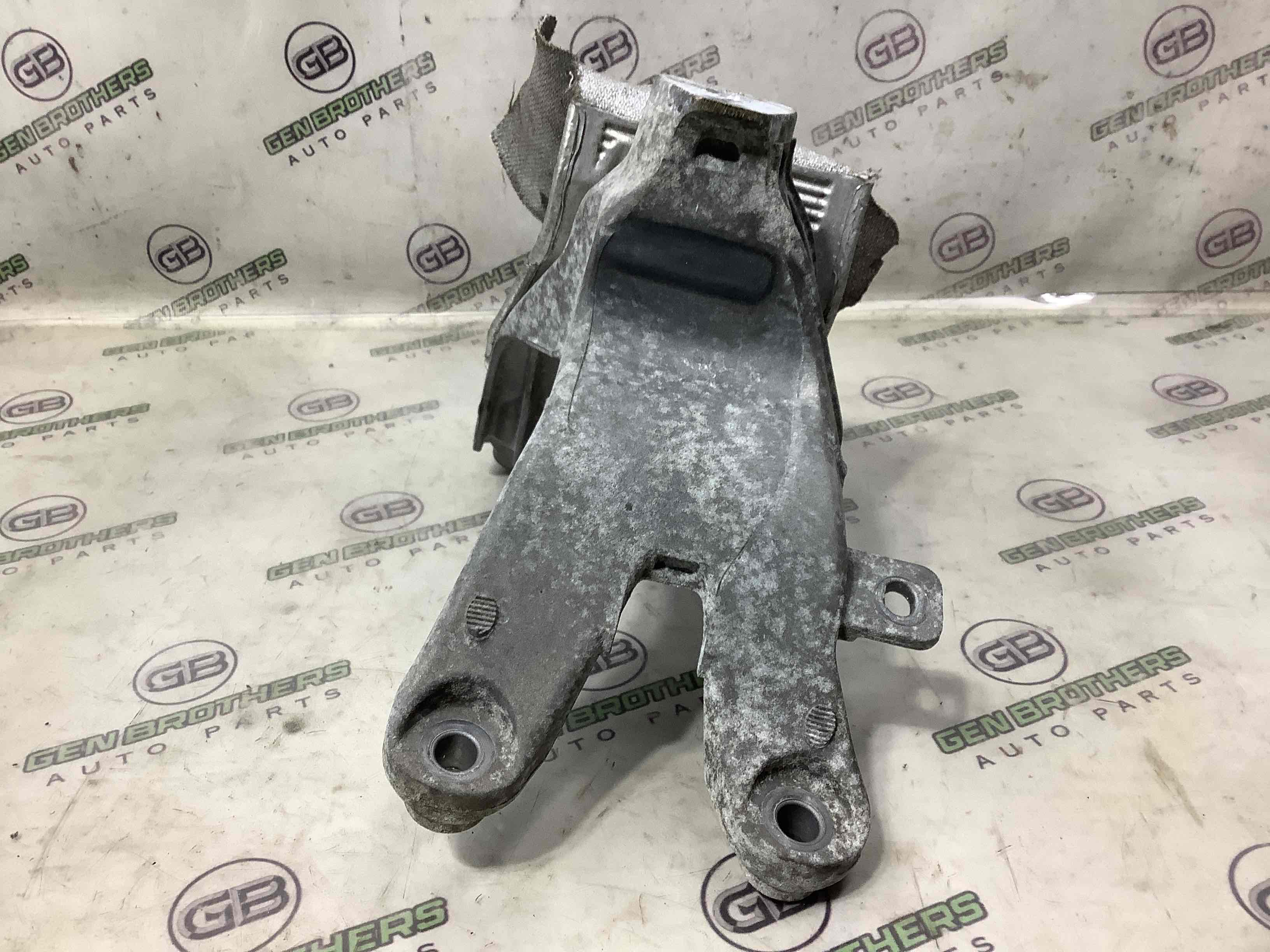 Кронштейн двигателя опорный