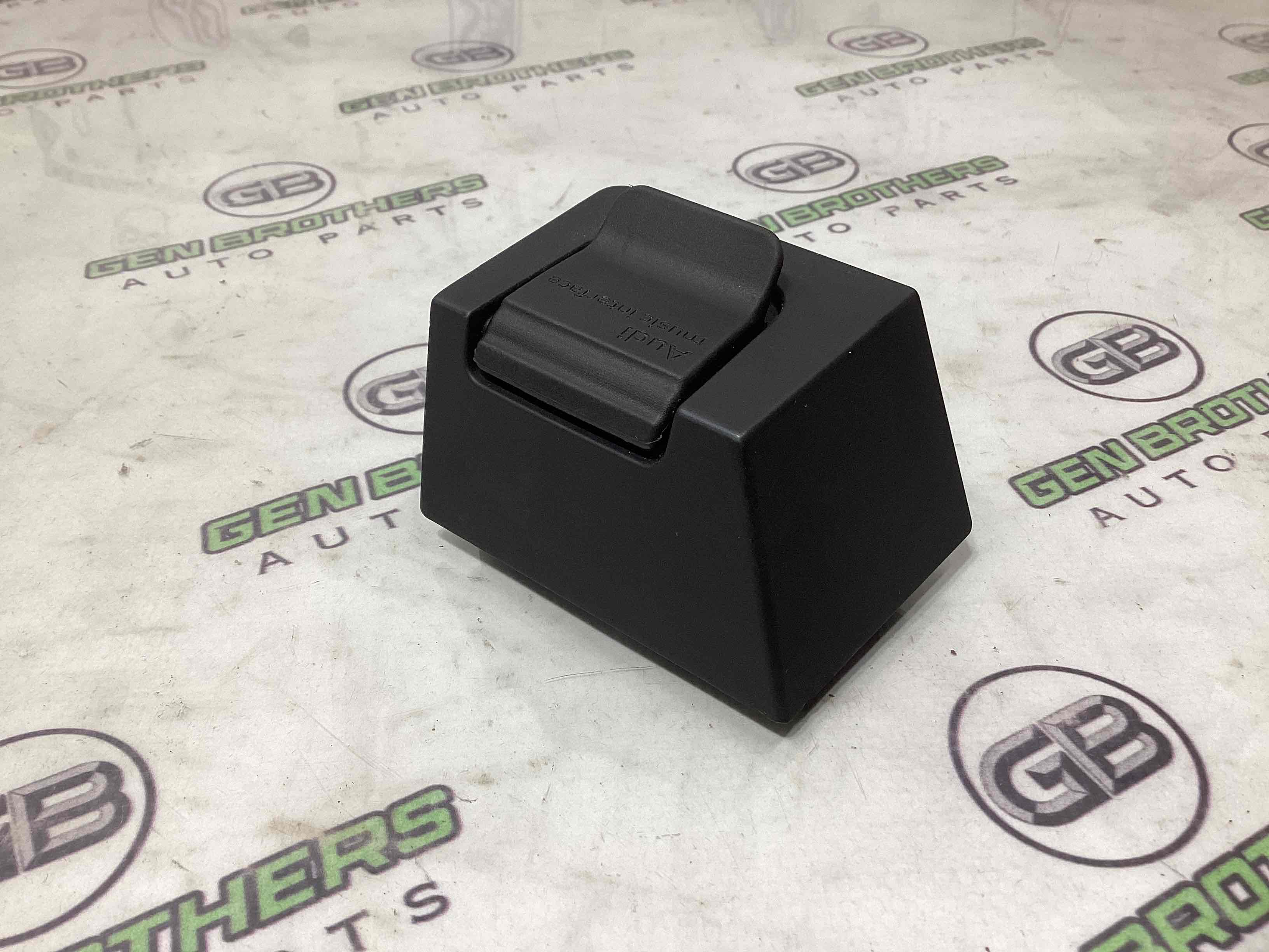 Пластиковые элементы салона