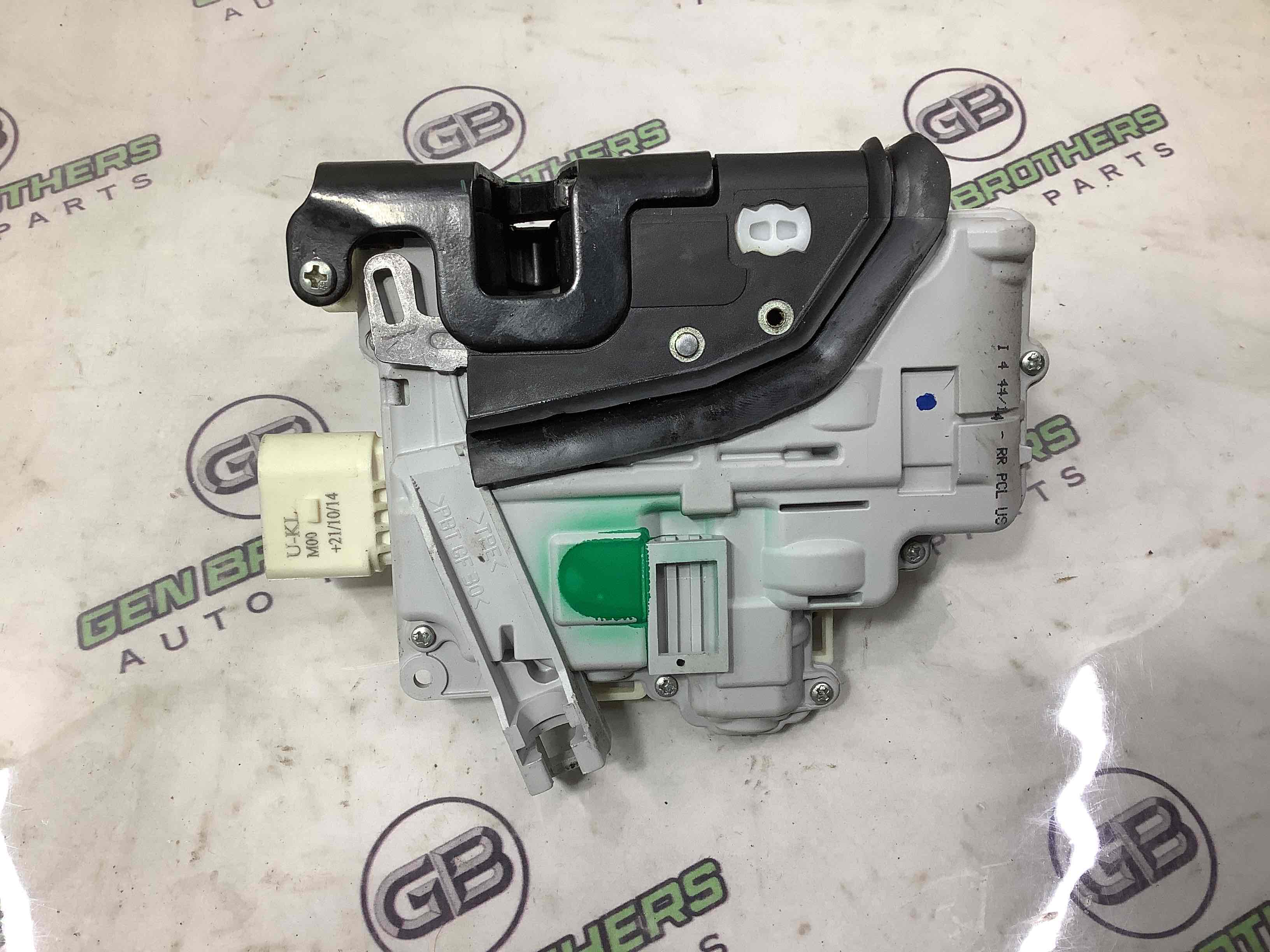 Замок двери задней левой