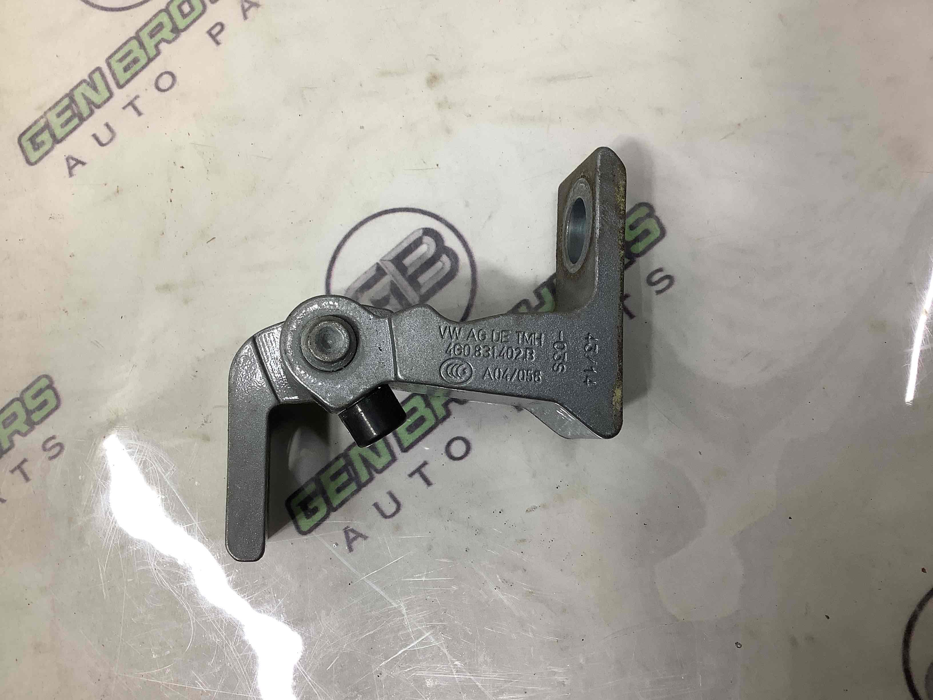 Петля двери, замок двери