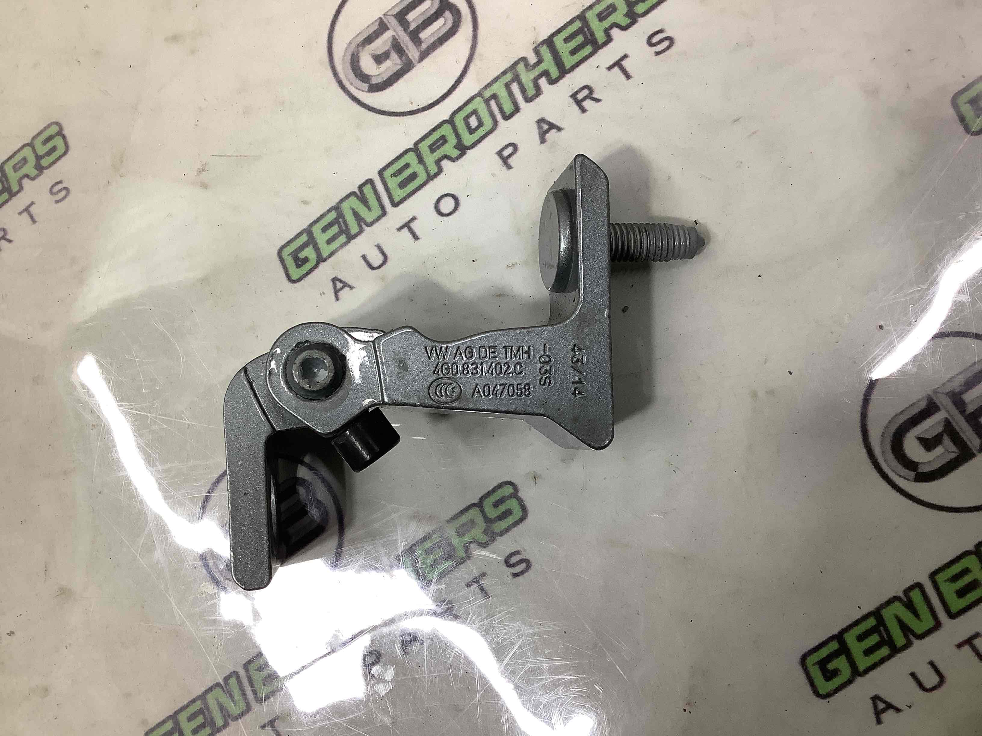 Петля двери, замок двери