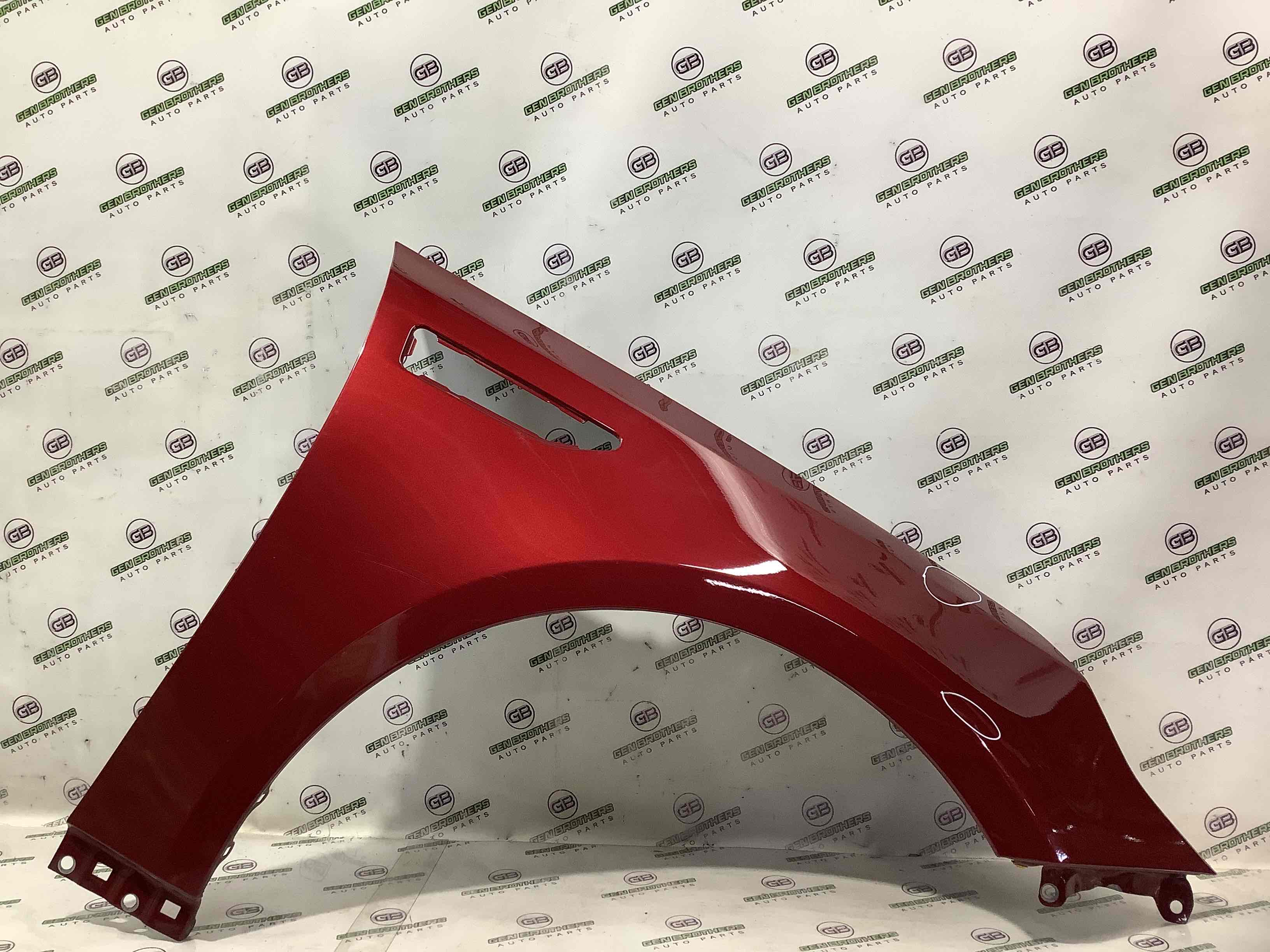 Крыло переднее правое