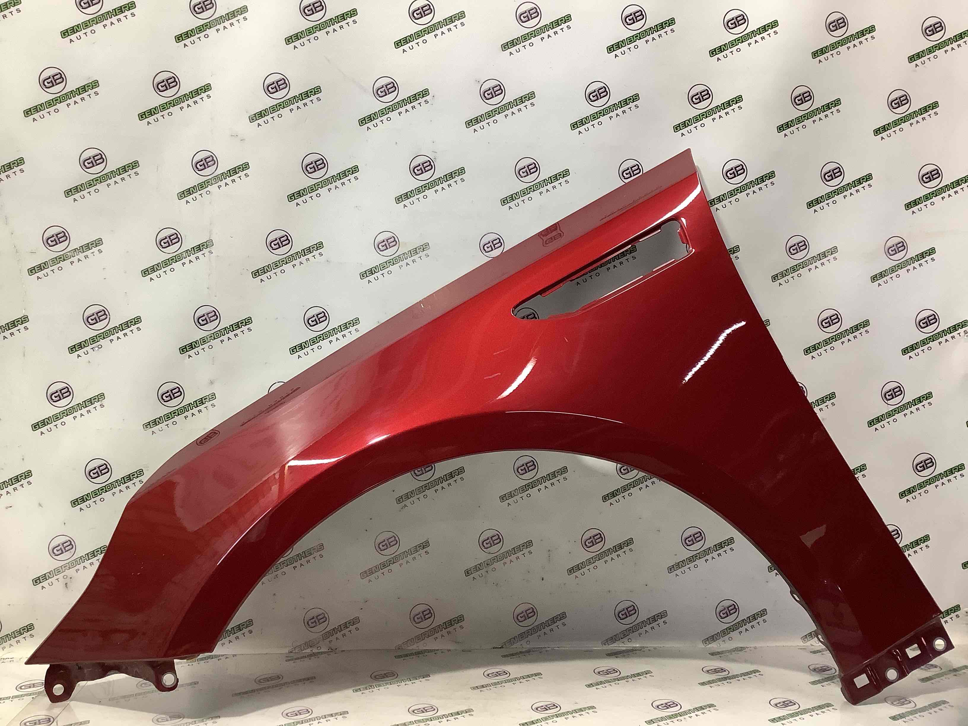 Крыло переднее левое