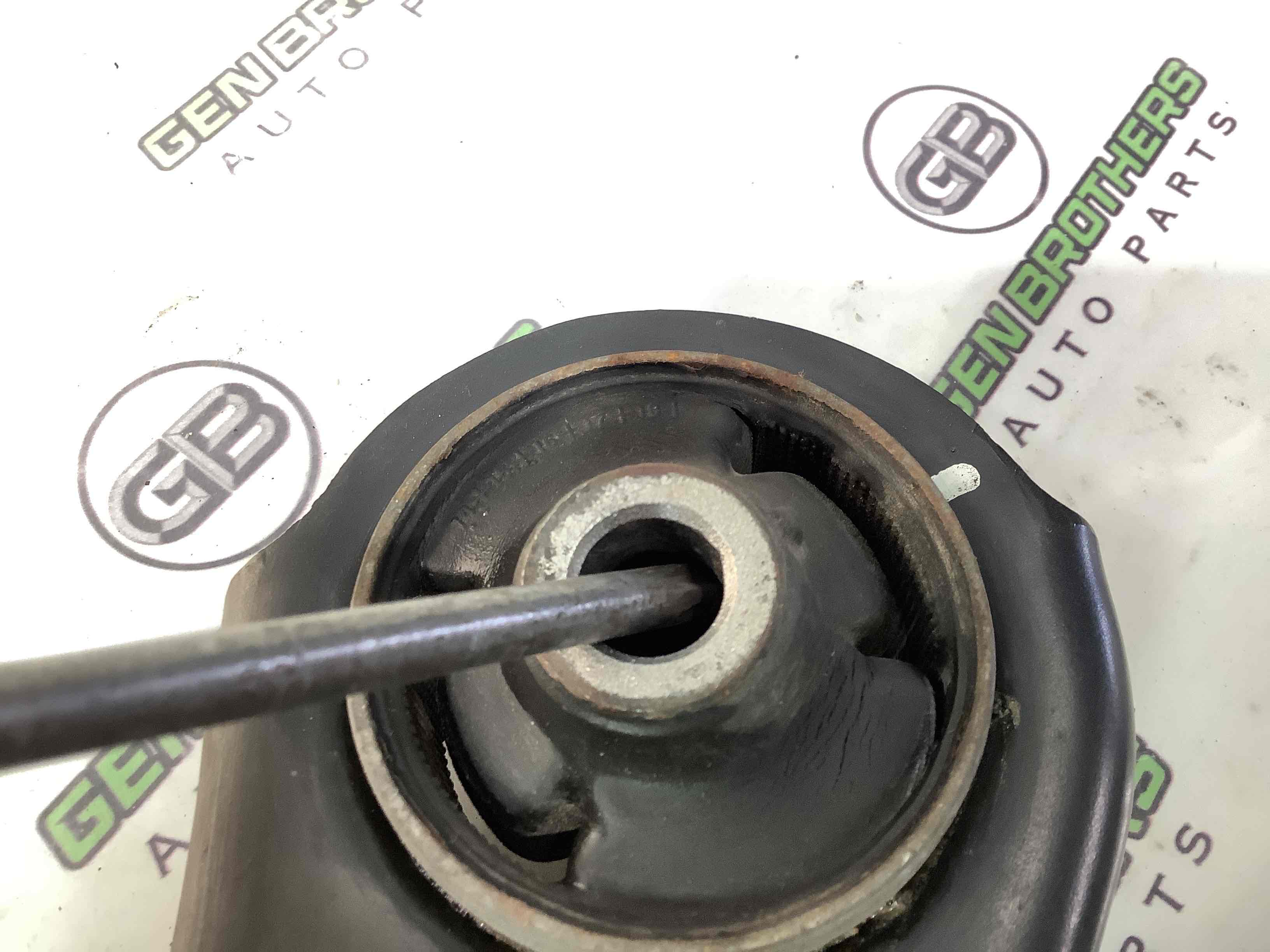 Важіль передній правий