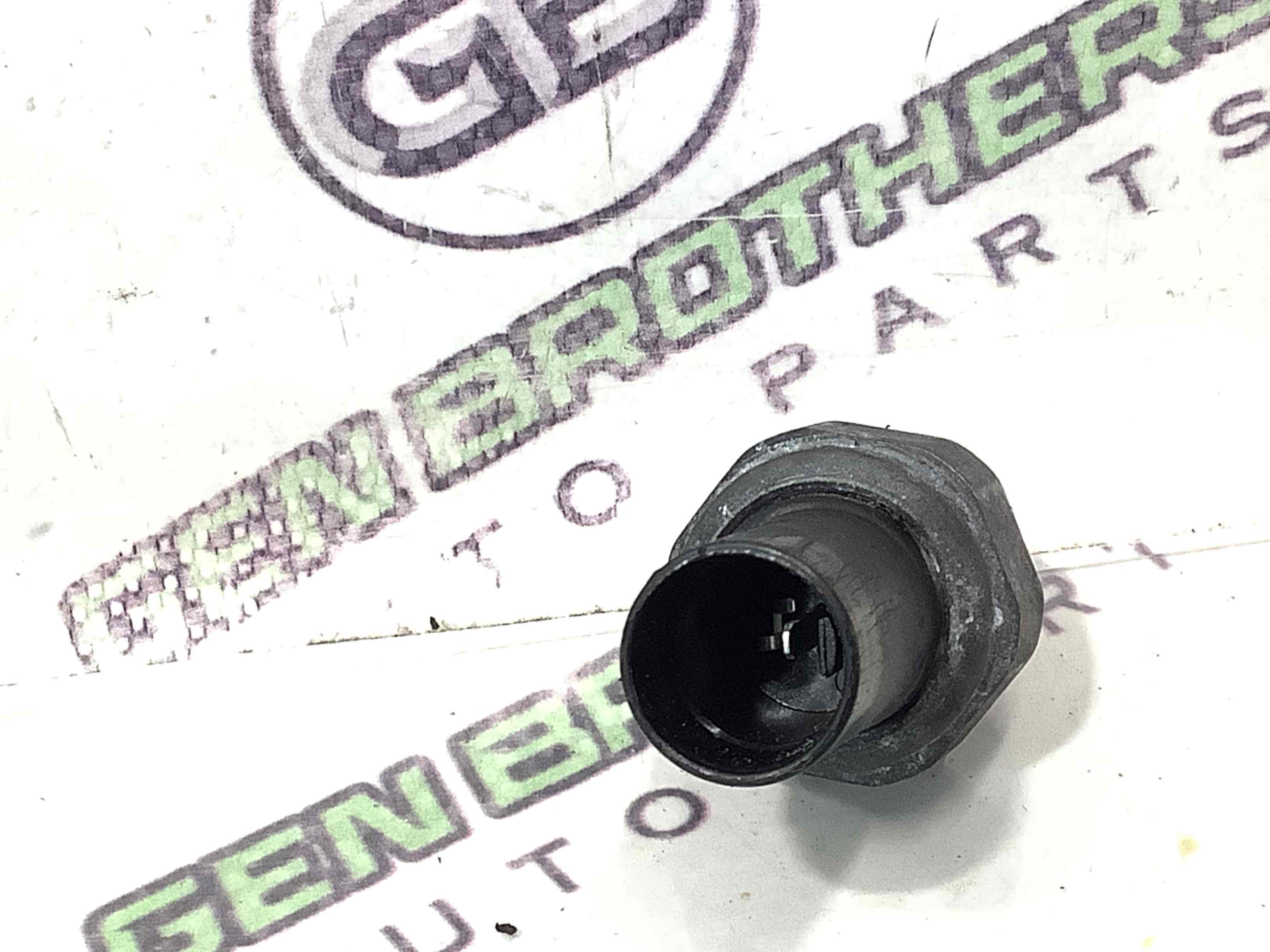 Датчик тиску олії