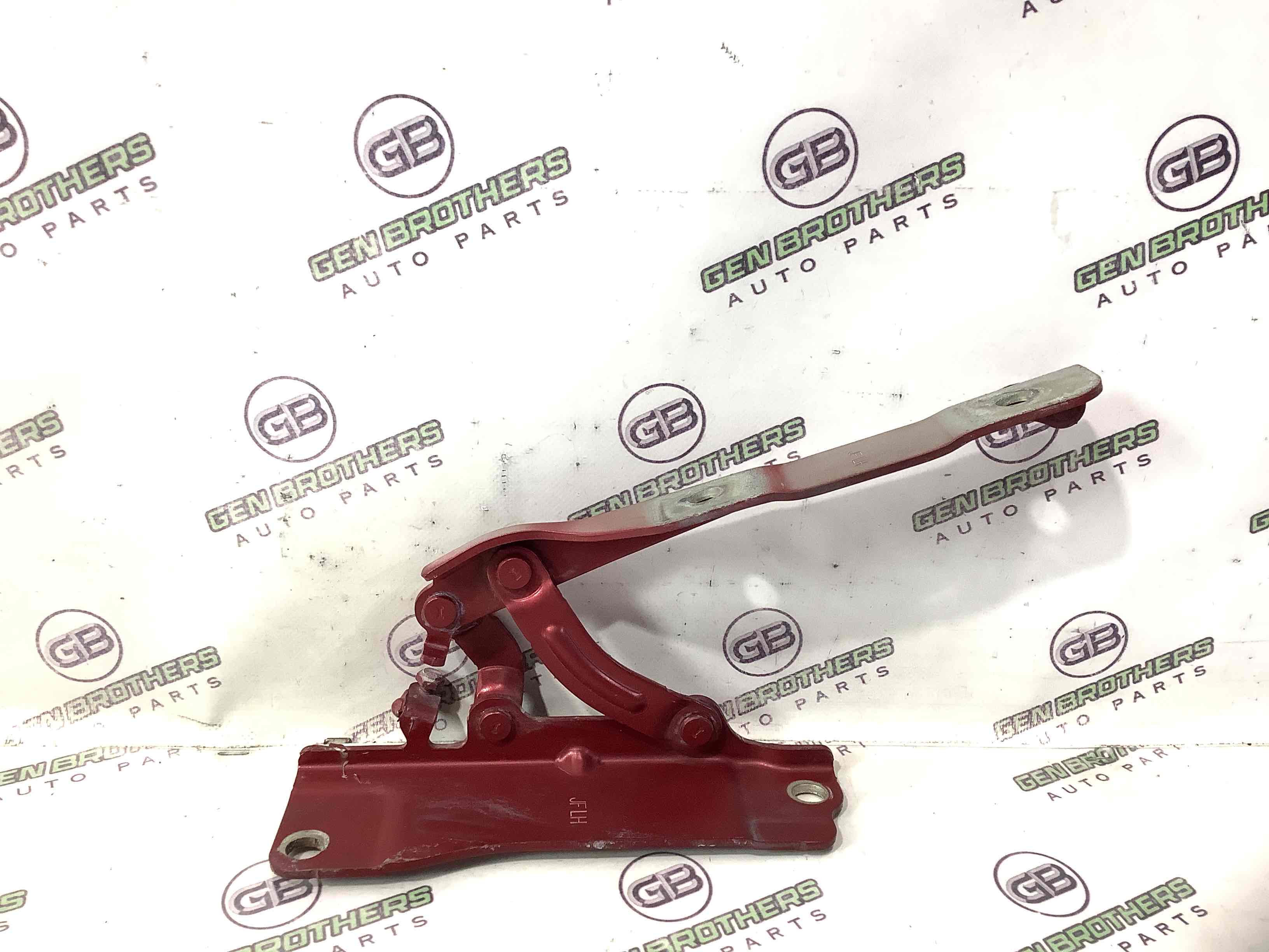 Петля капота, кронштейн капота