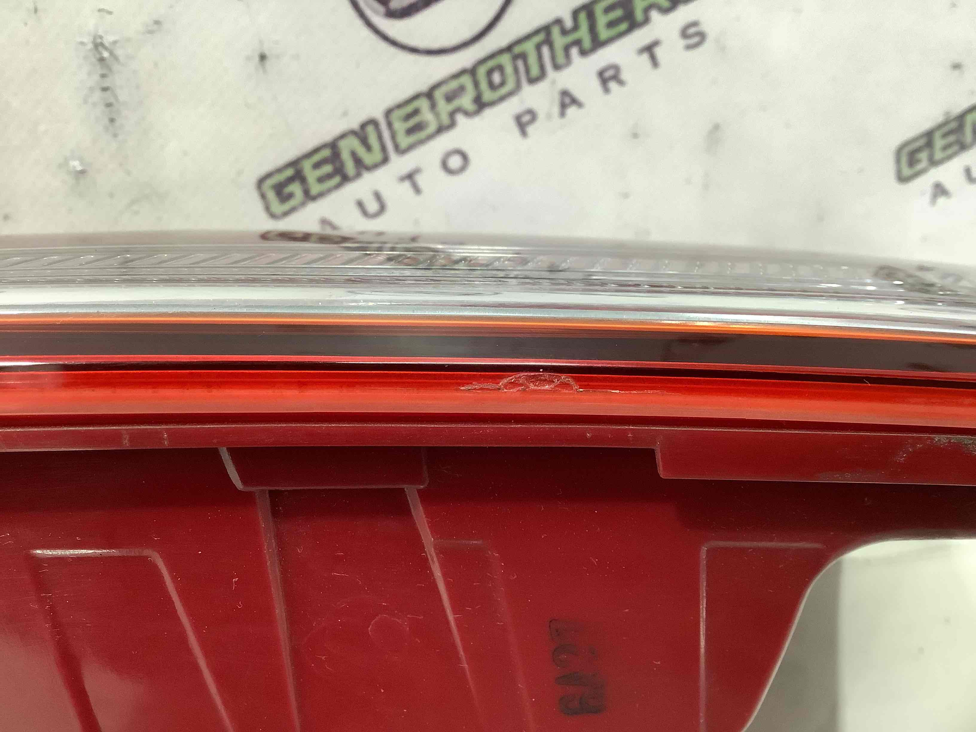 Фонарь задний правый