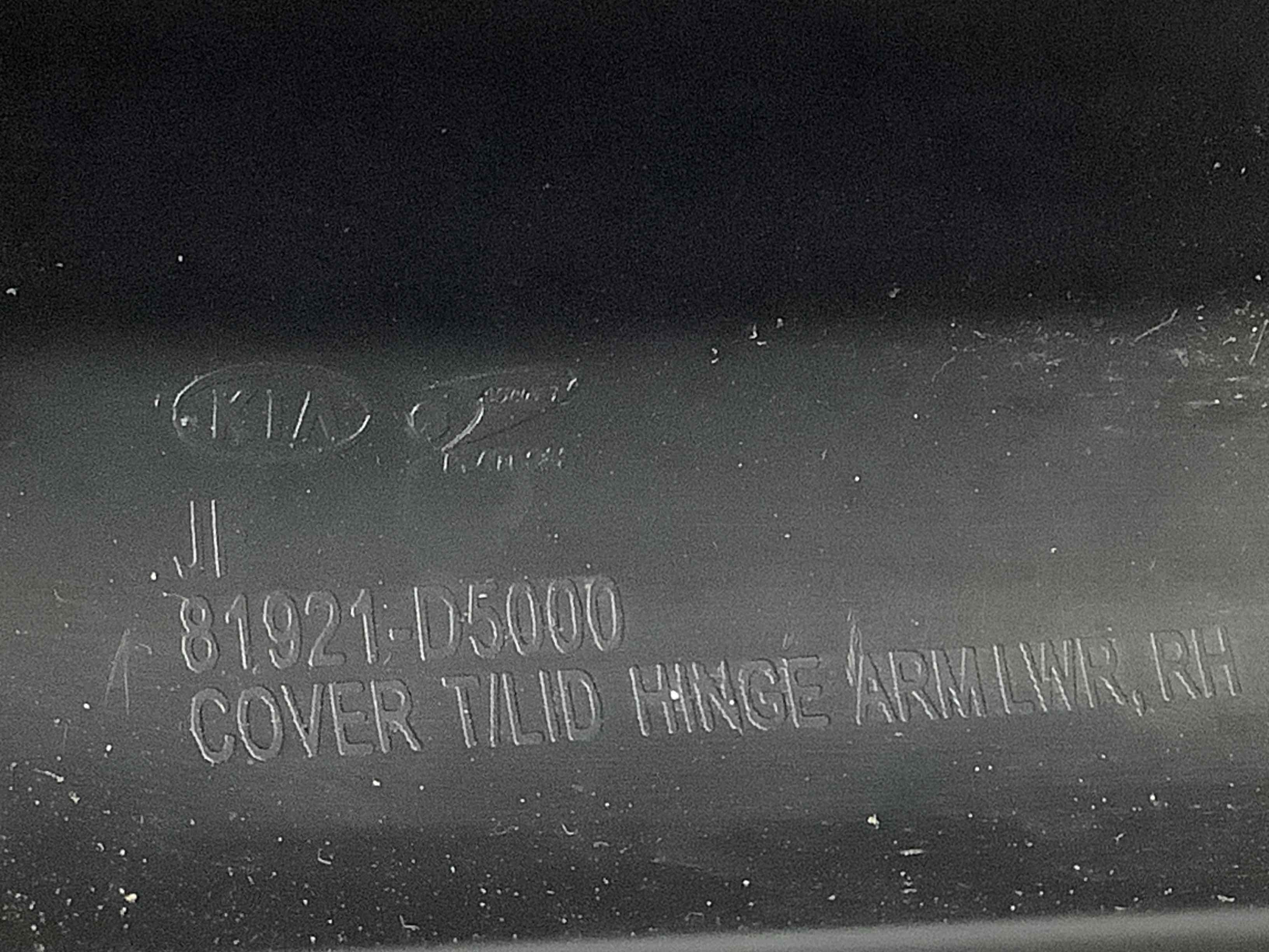 Накладка петлі кришки багажника