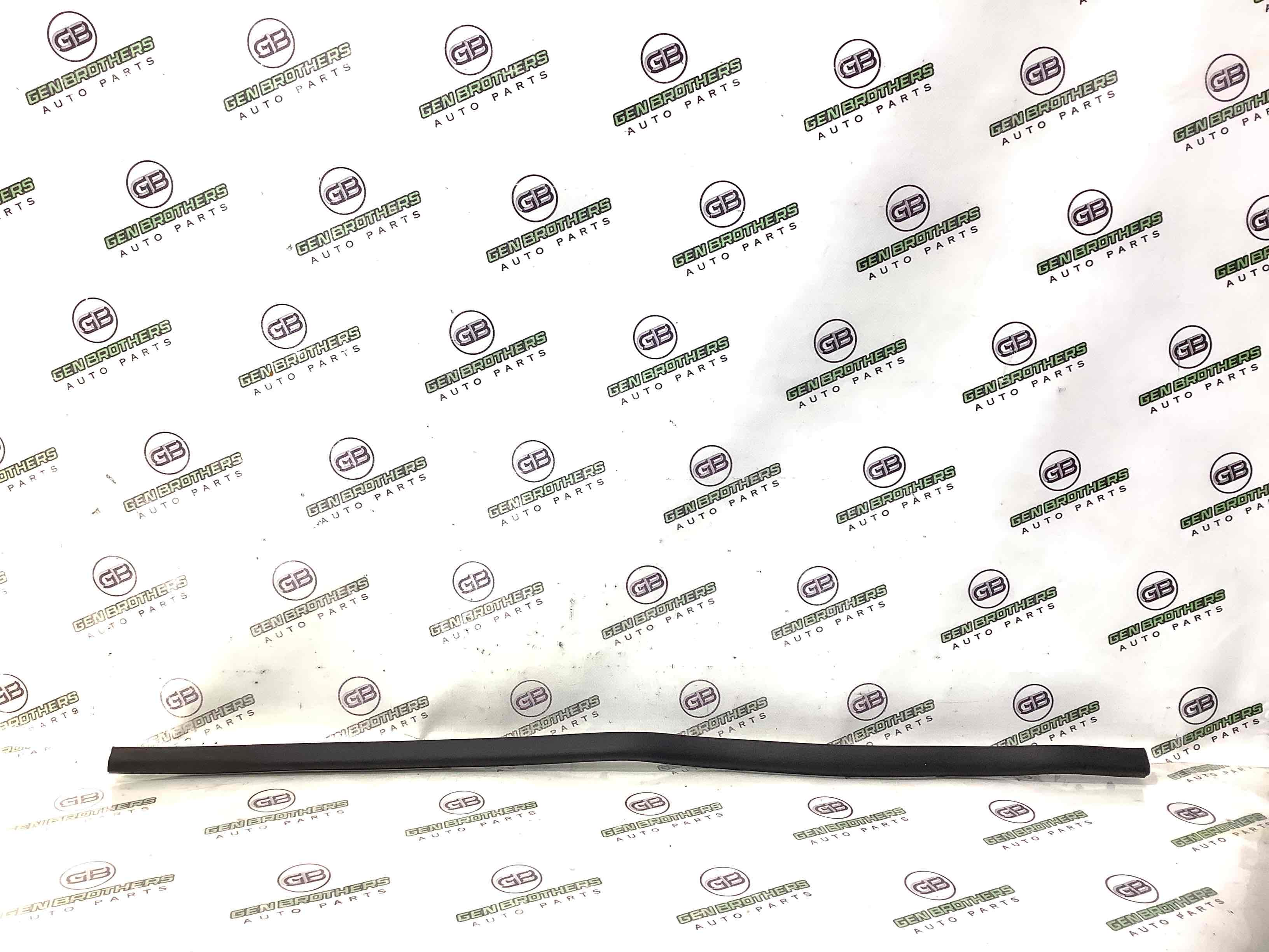 Уплотнитель капота, изолятор, шуба