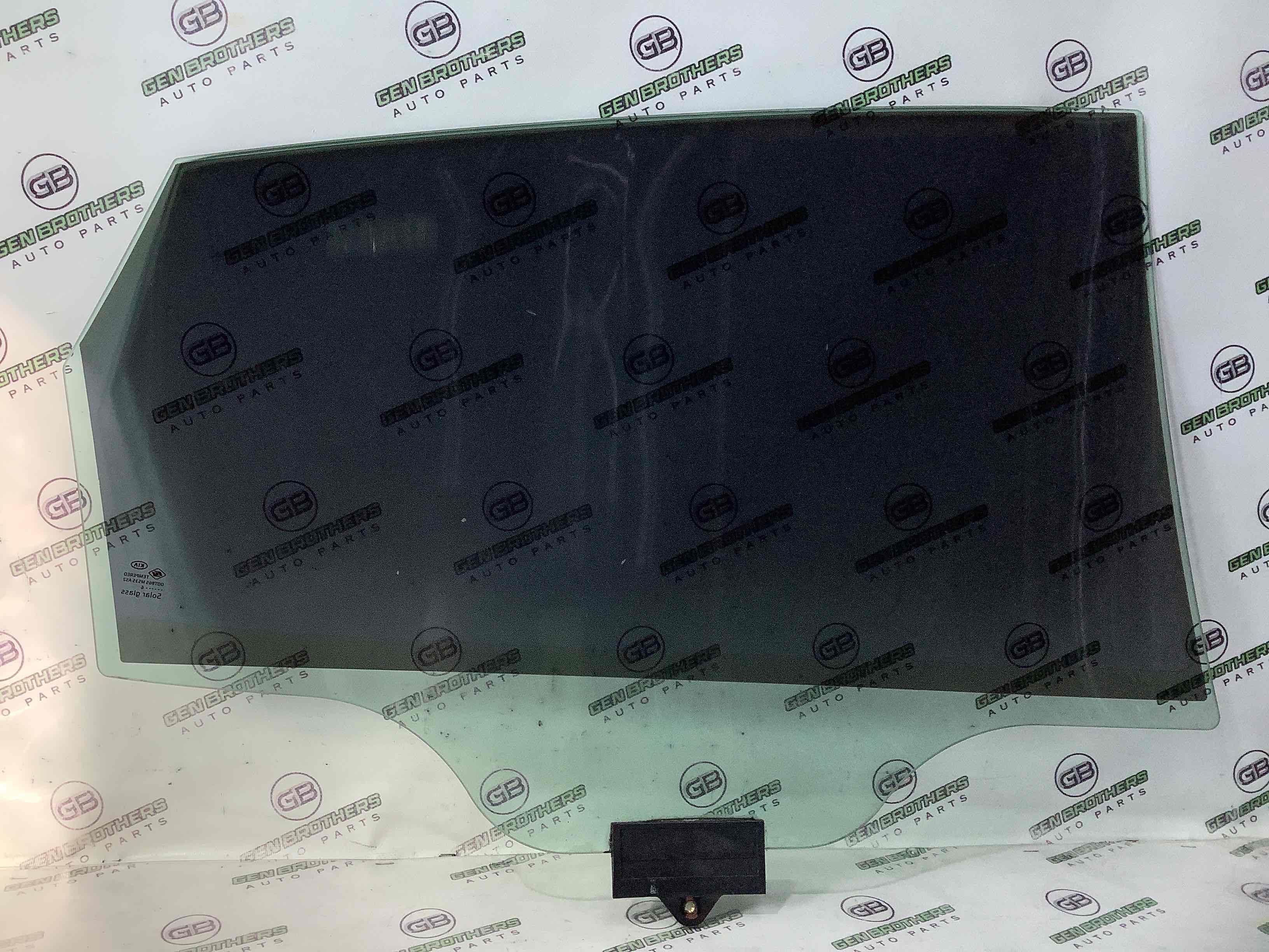 Скло заднє ліве