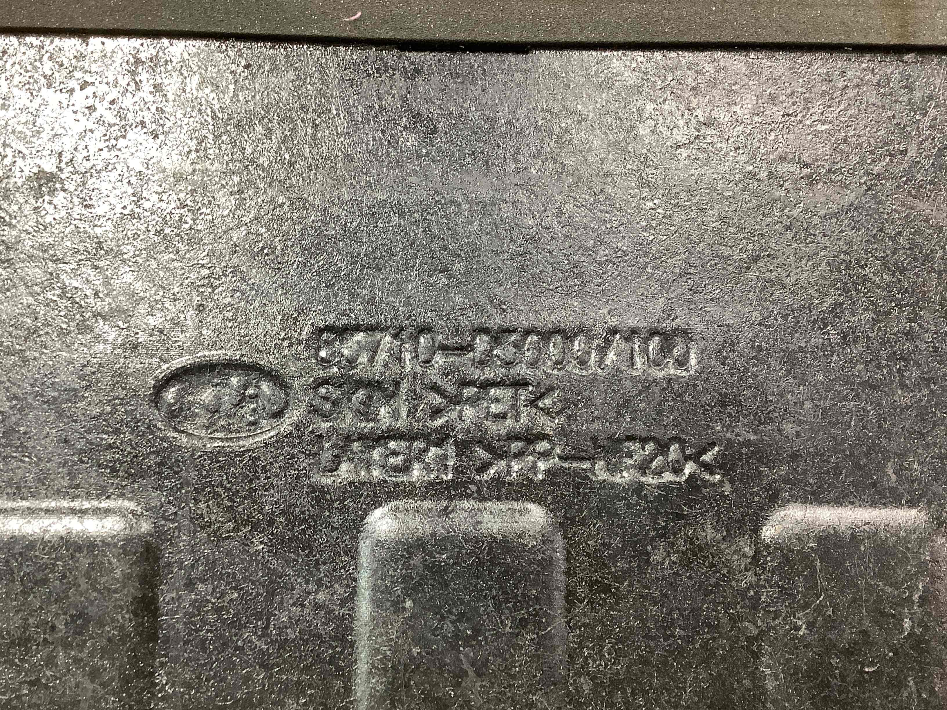 Підлогове покриття багажника, полиця багажника