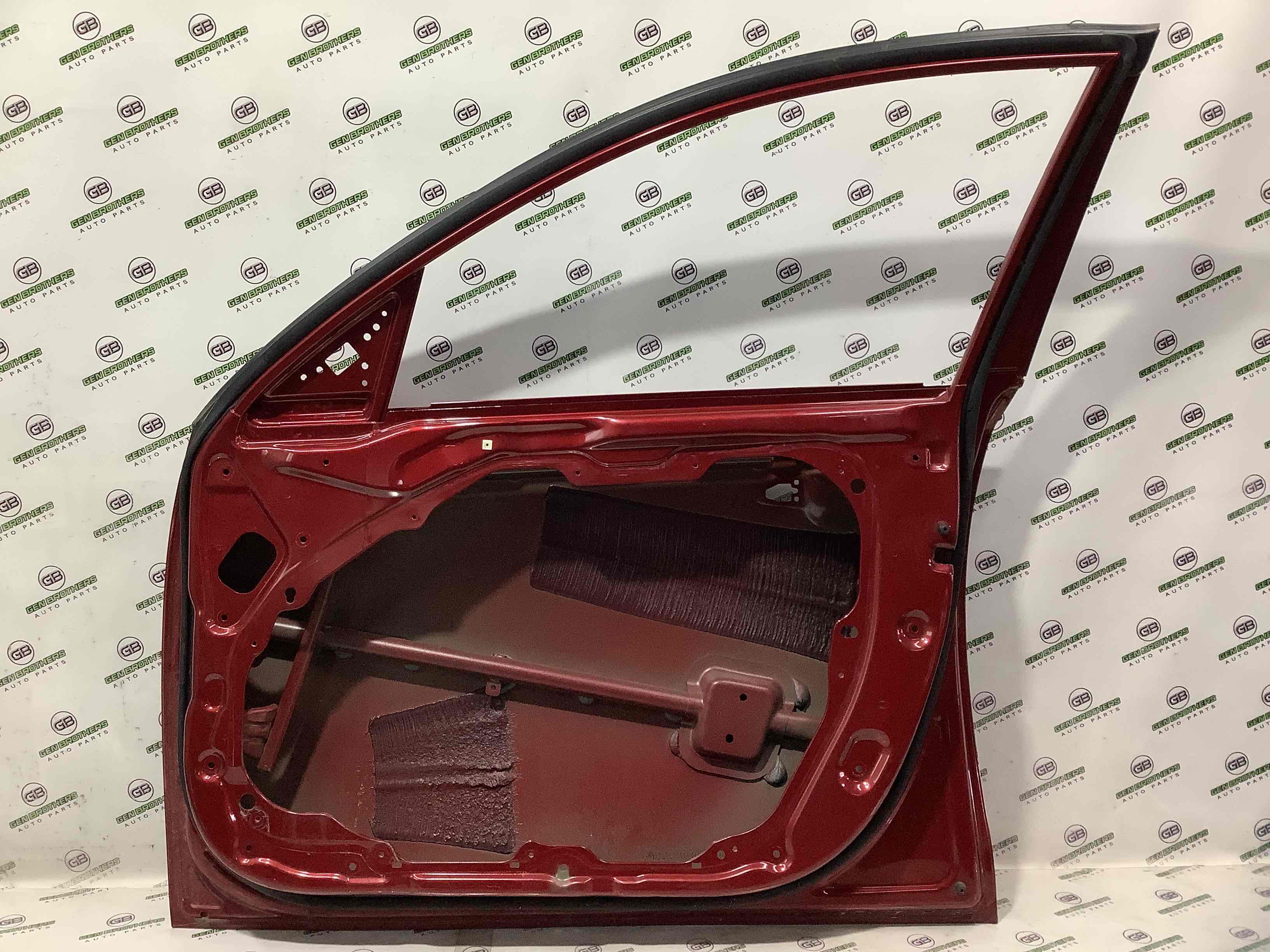 Двері передні права