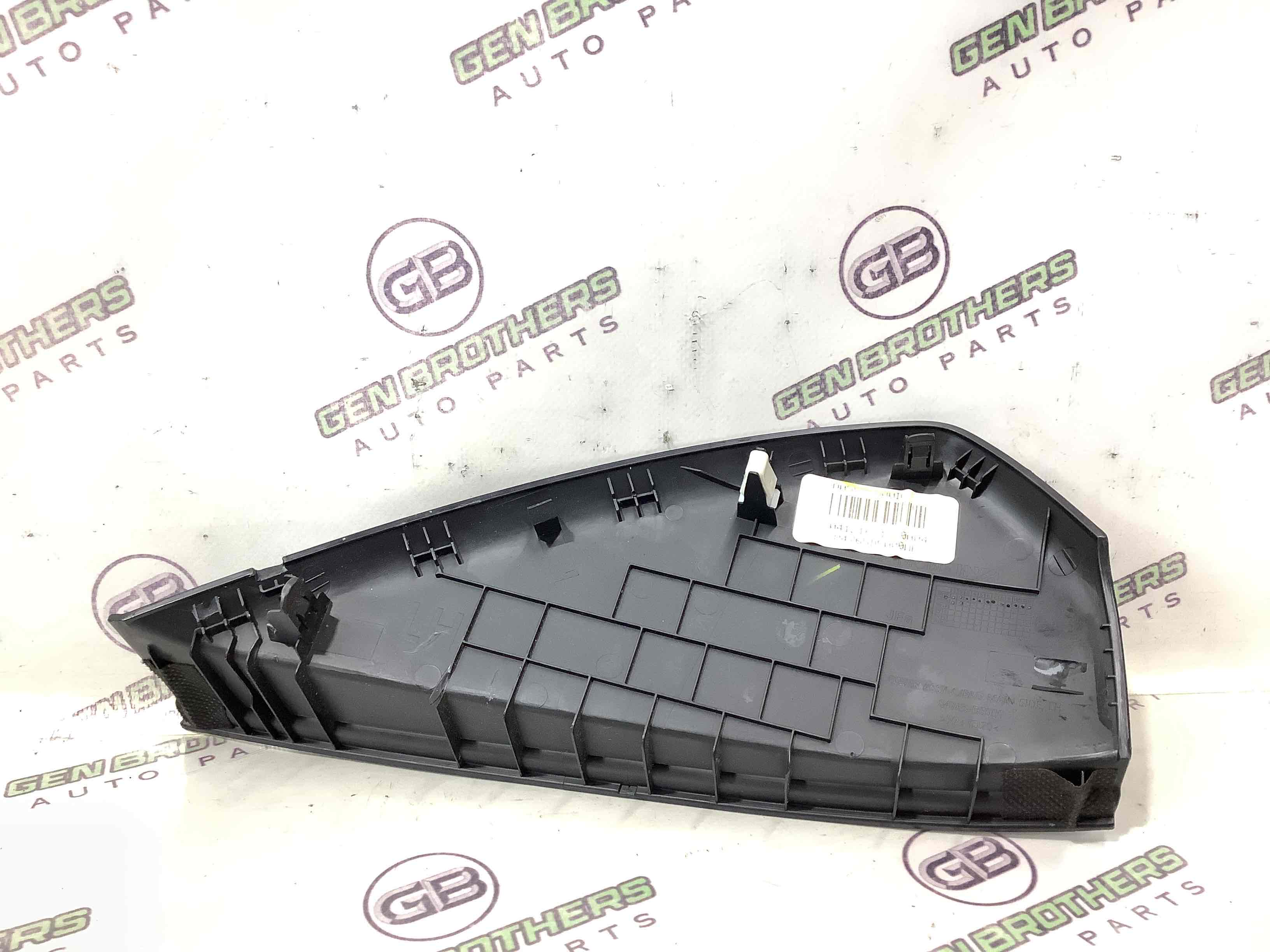 Обшивка панелі приладів торпедо