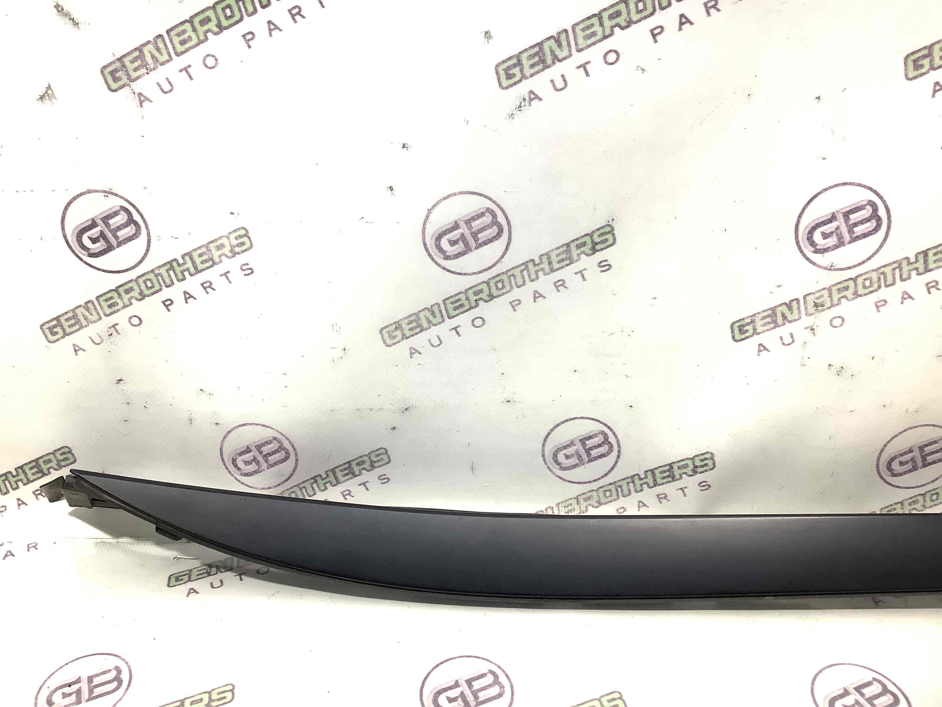 Молдинг лобового скла