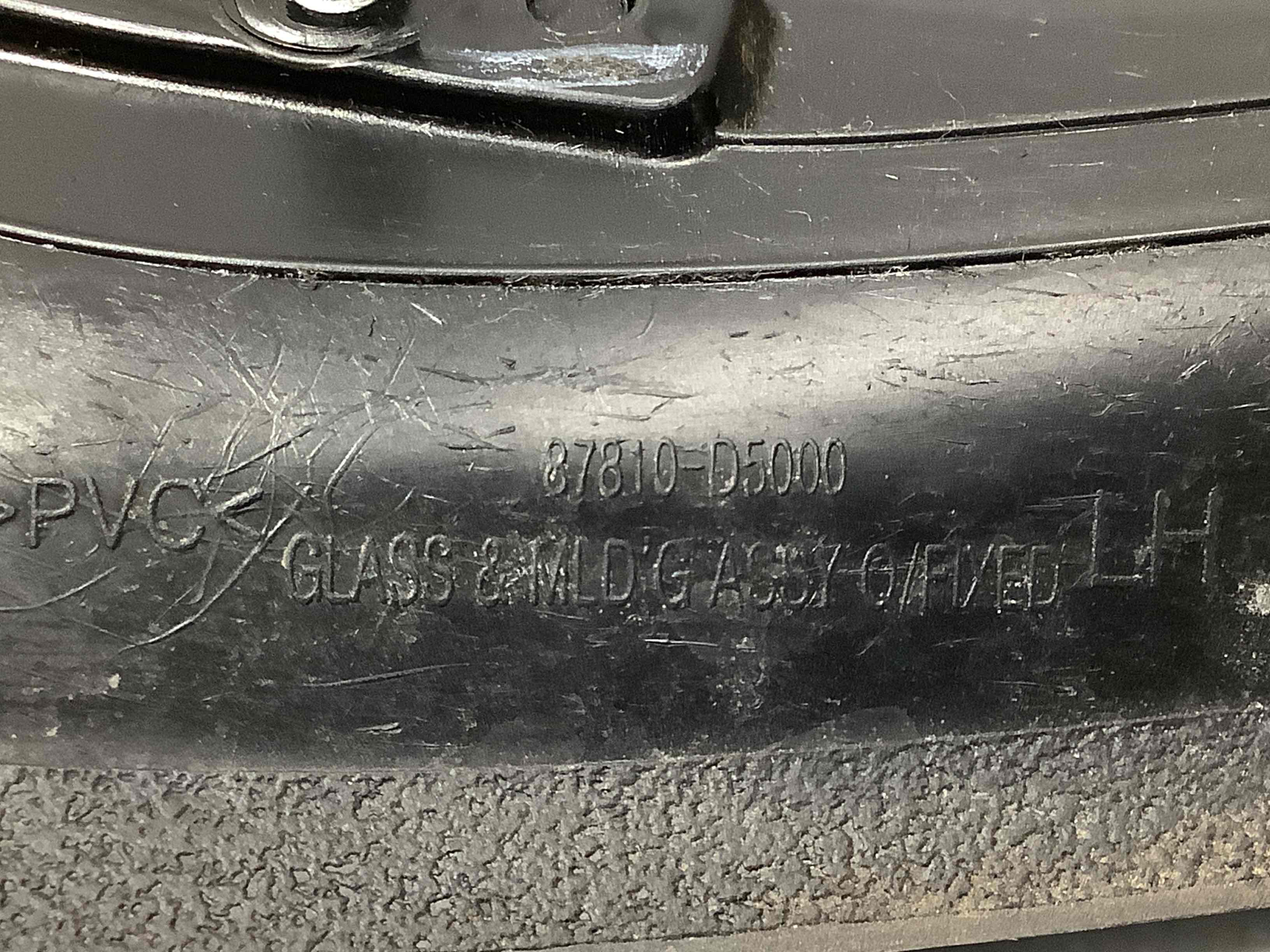 Скло кузовне бічне ліве