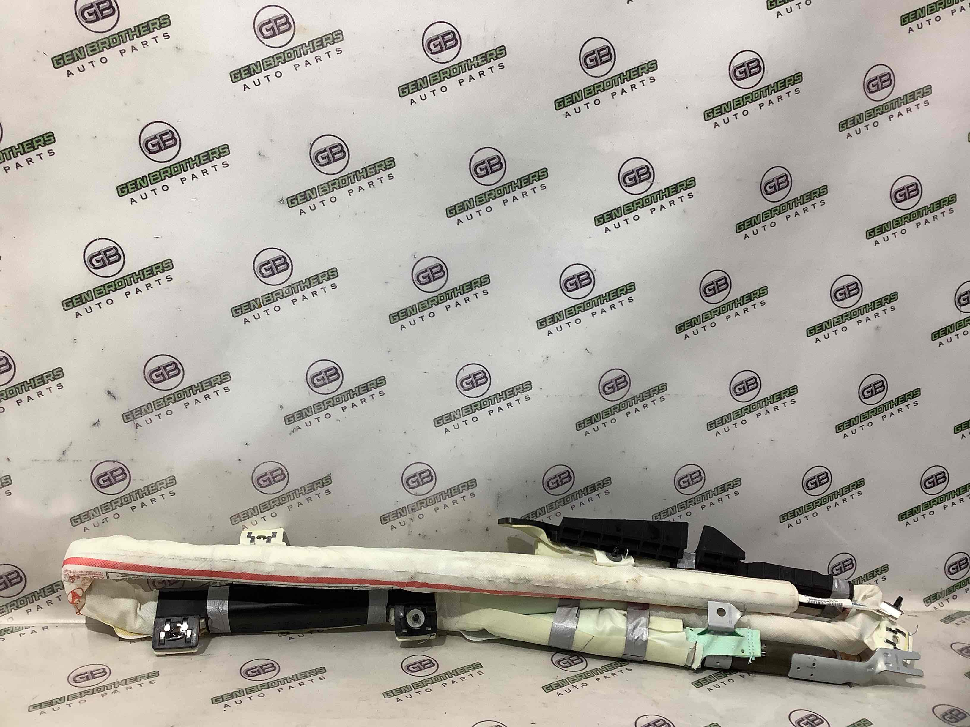 Подушка безпеки збоку шторка