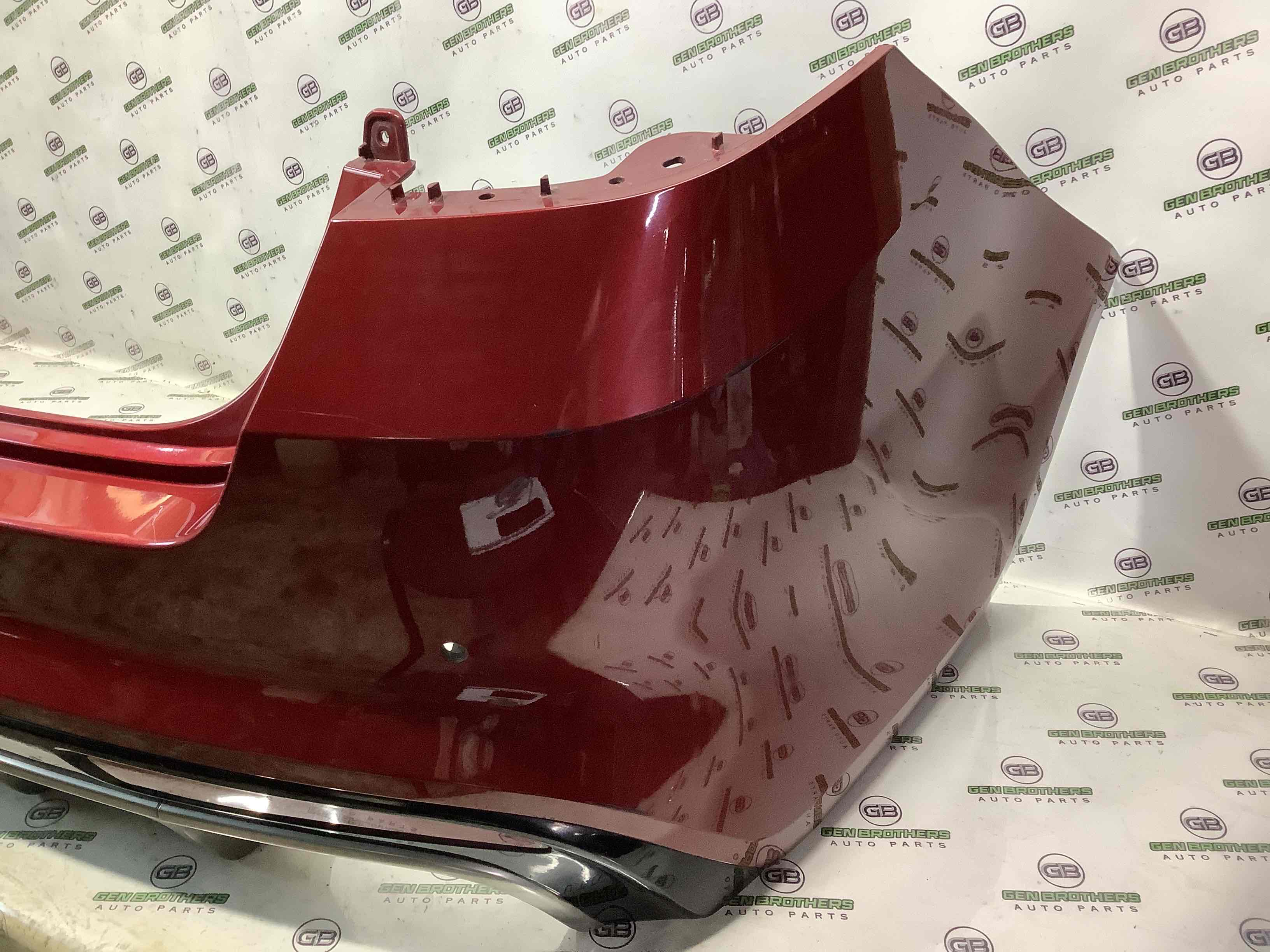 Бампер задній