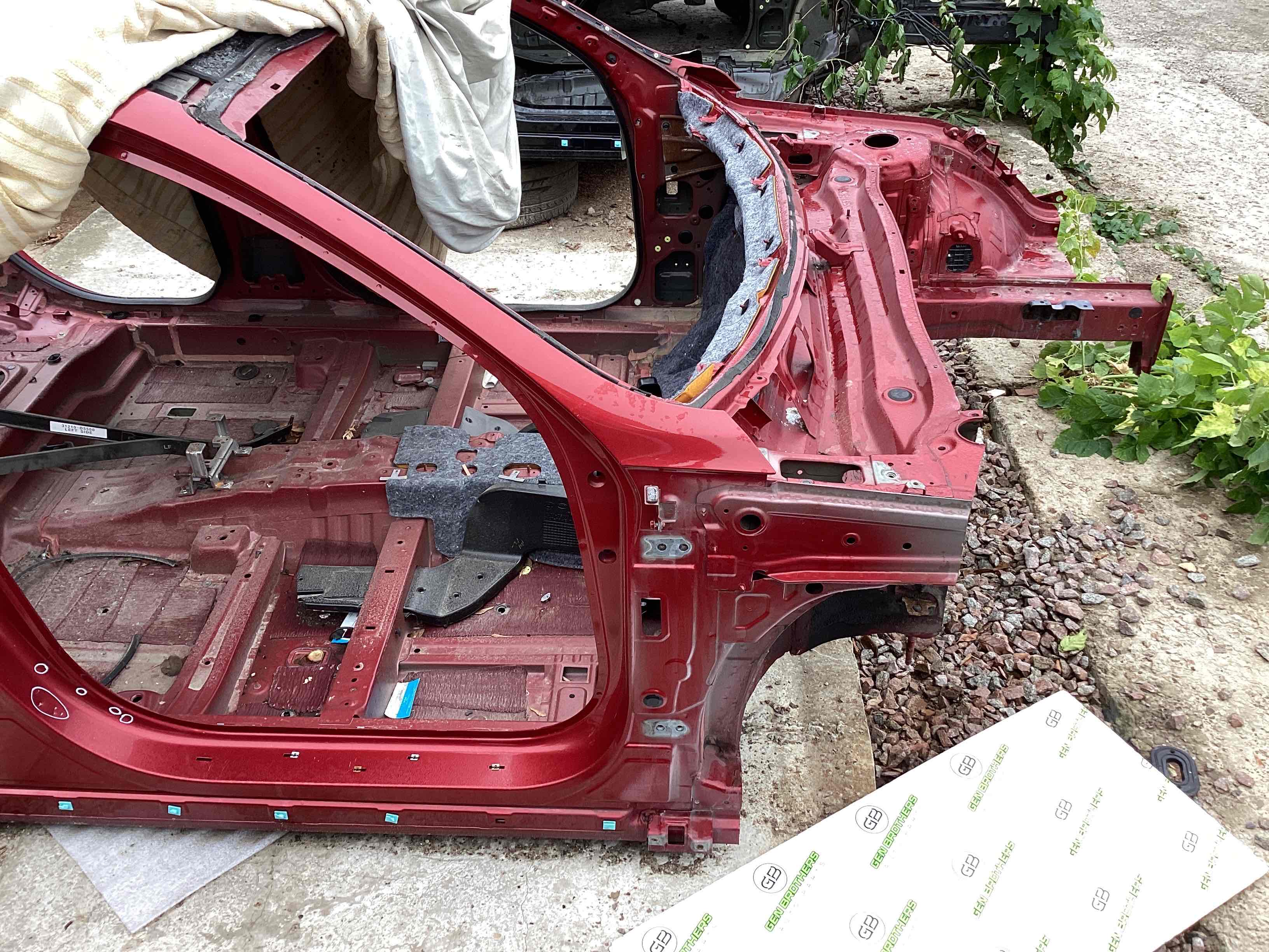 Чверть передня права