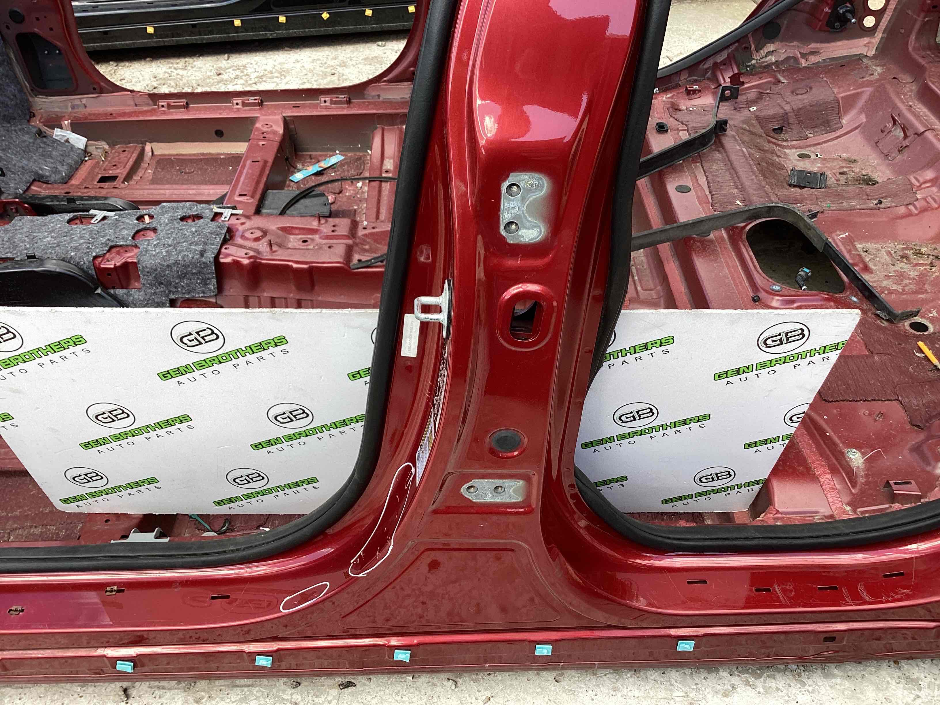 Стійки кузова та пороги