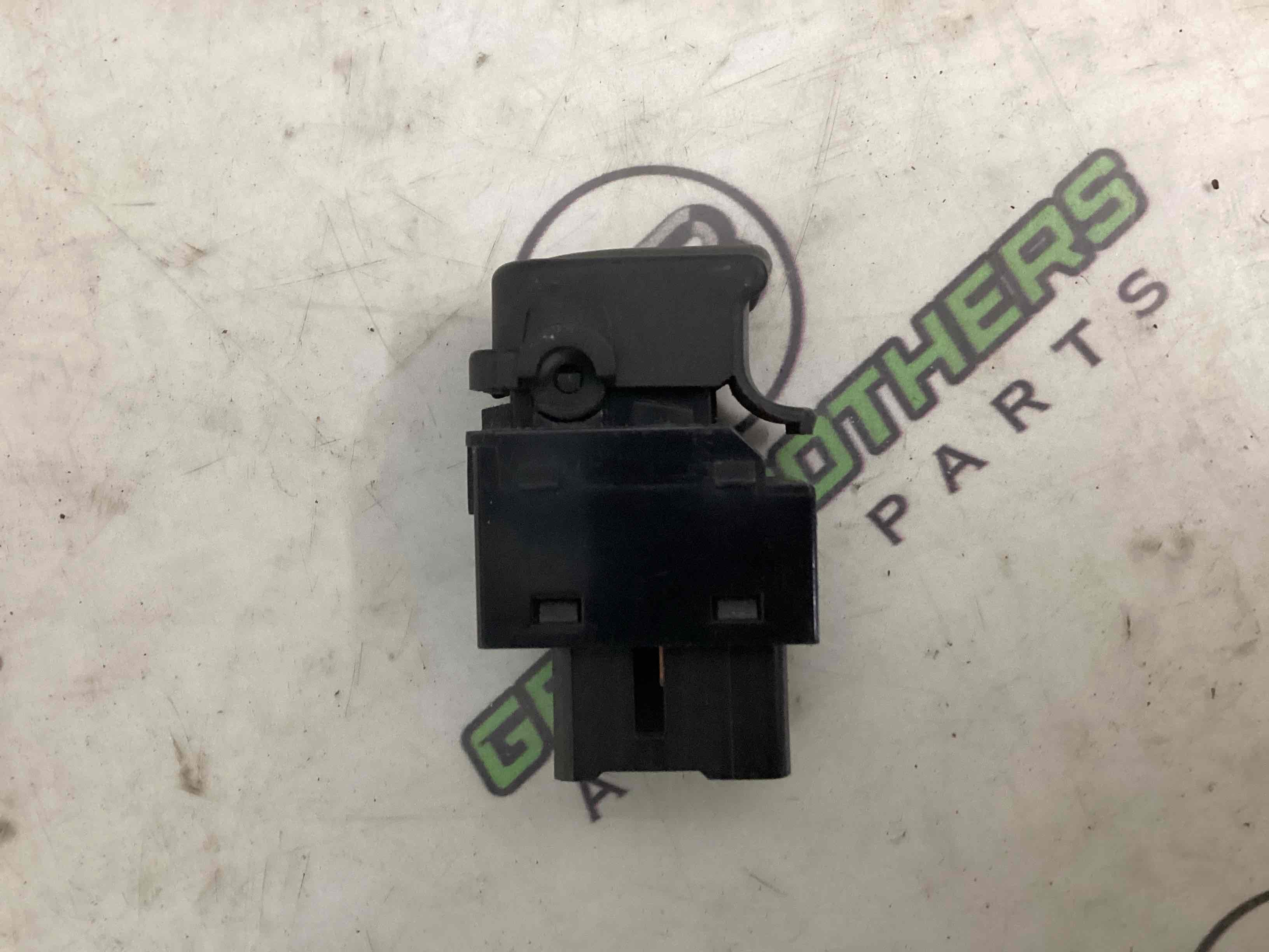 Напіввісь привідний вал