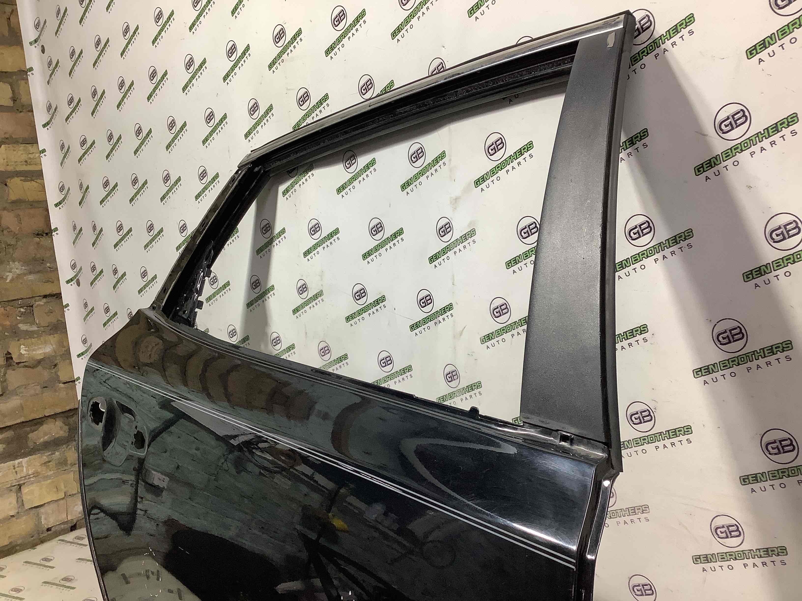 Двері задні права