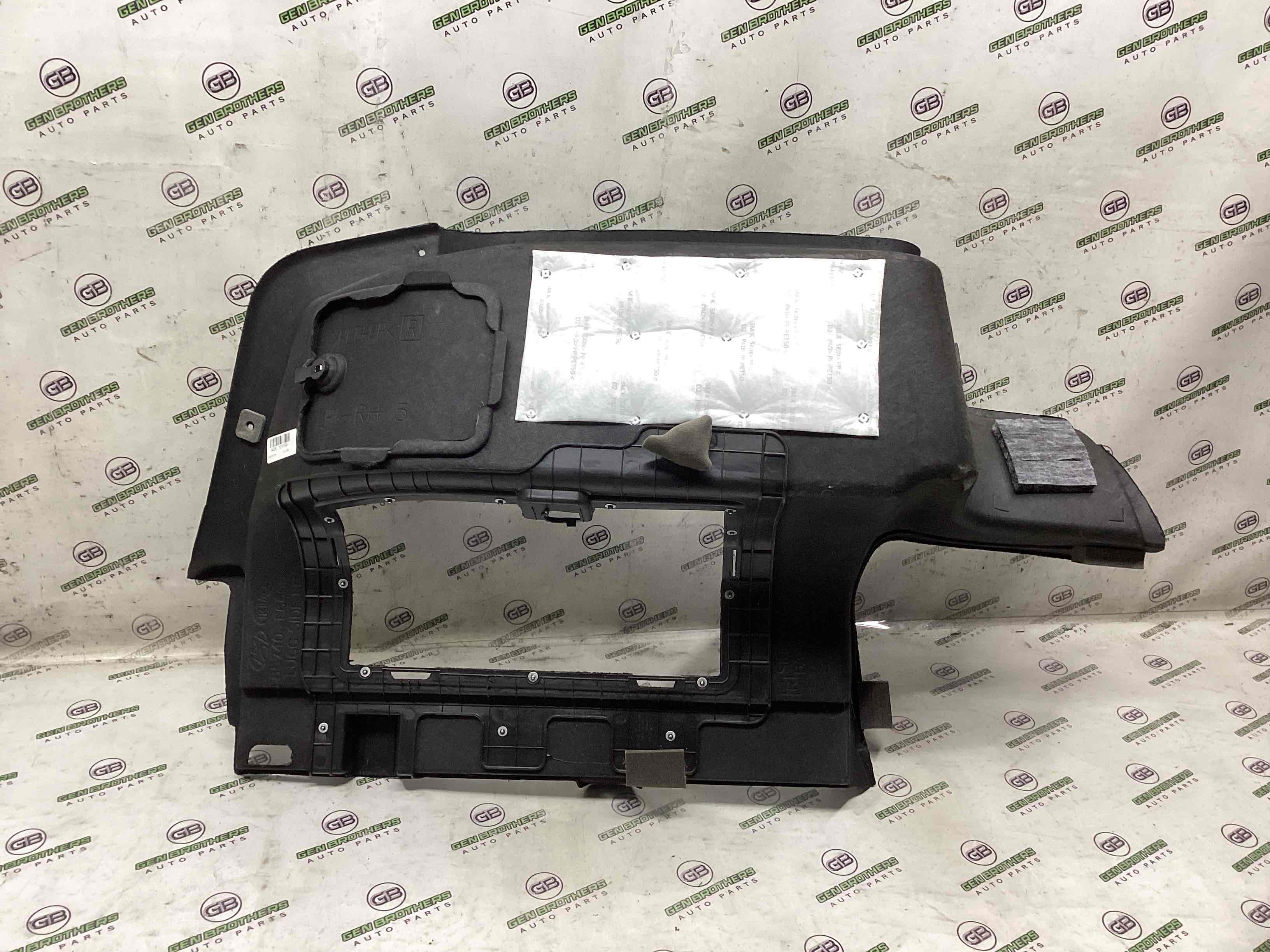 Елементи оздоблення багажника