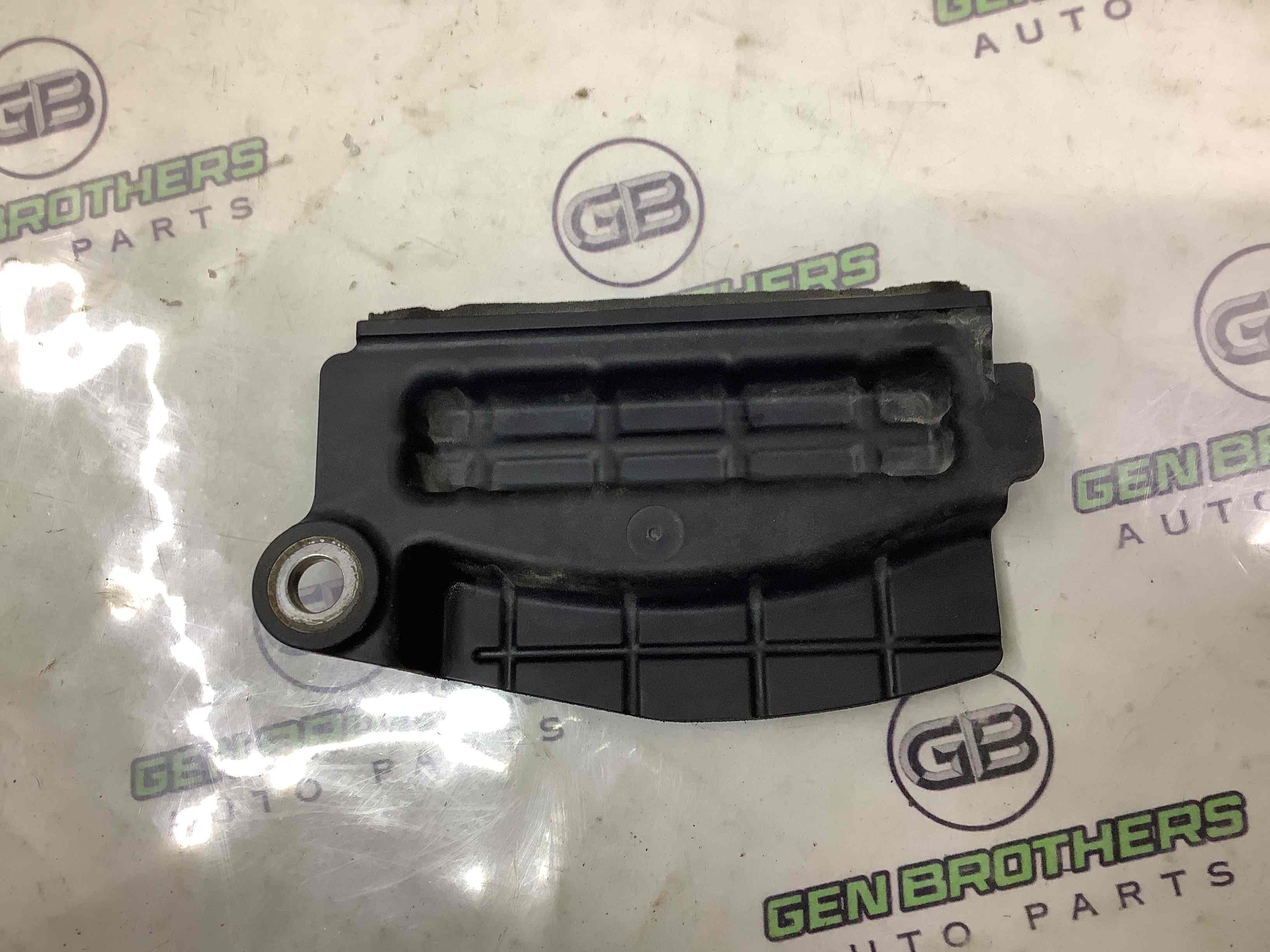 Пластик моторного відсіку