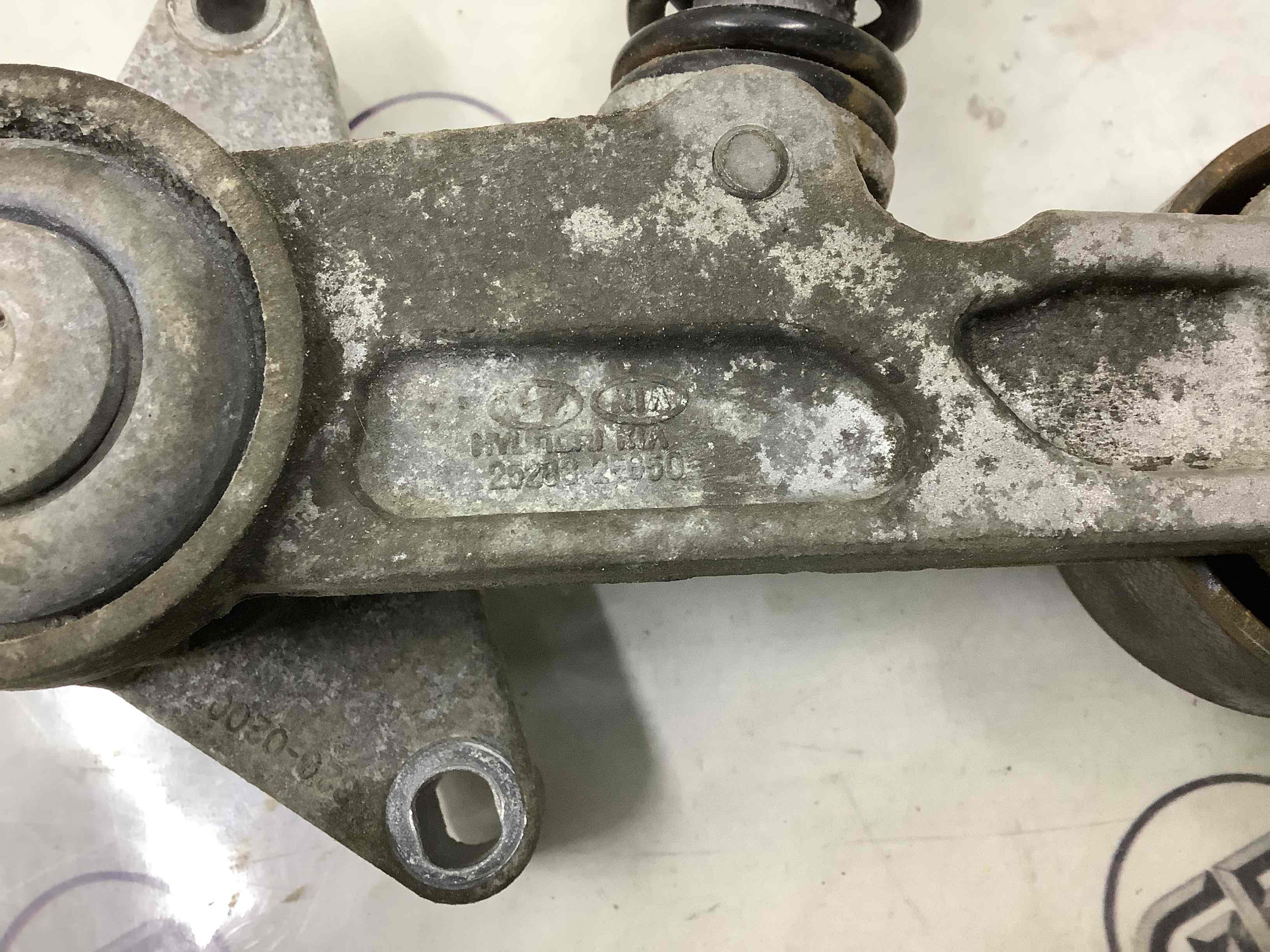 Механізм натягу ременя, ланцюга, ролика