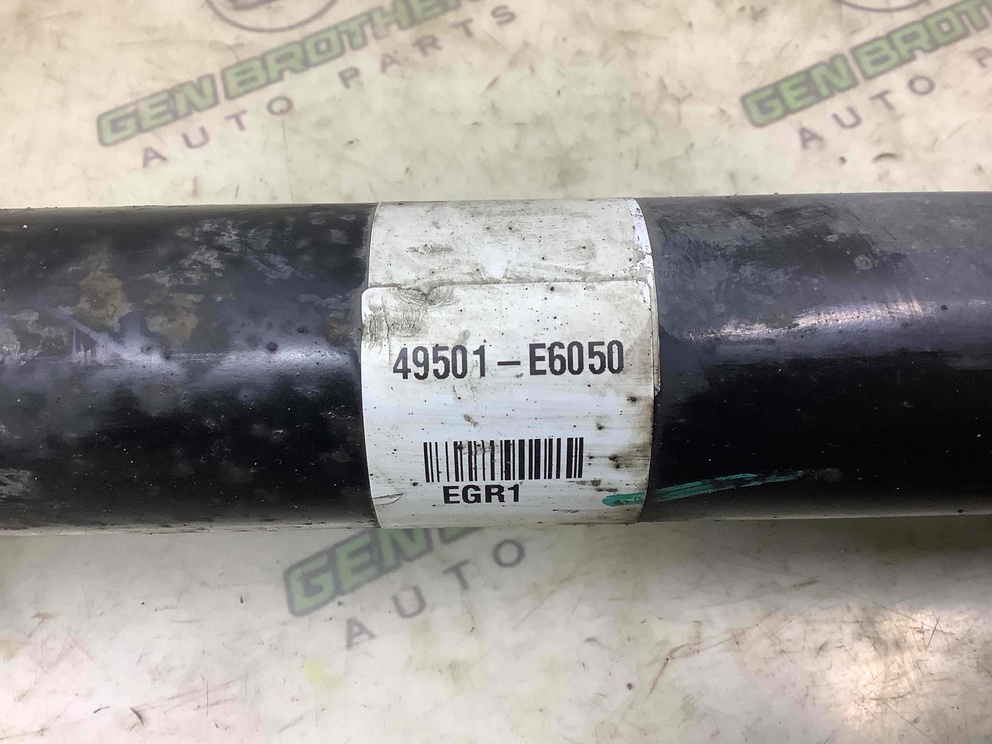 Піввісь передня права (привідний вал, ШРУС)