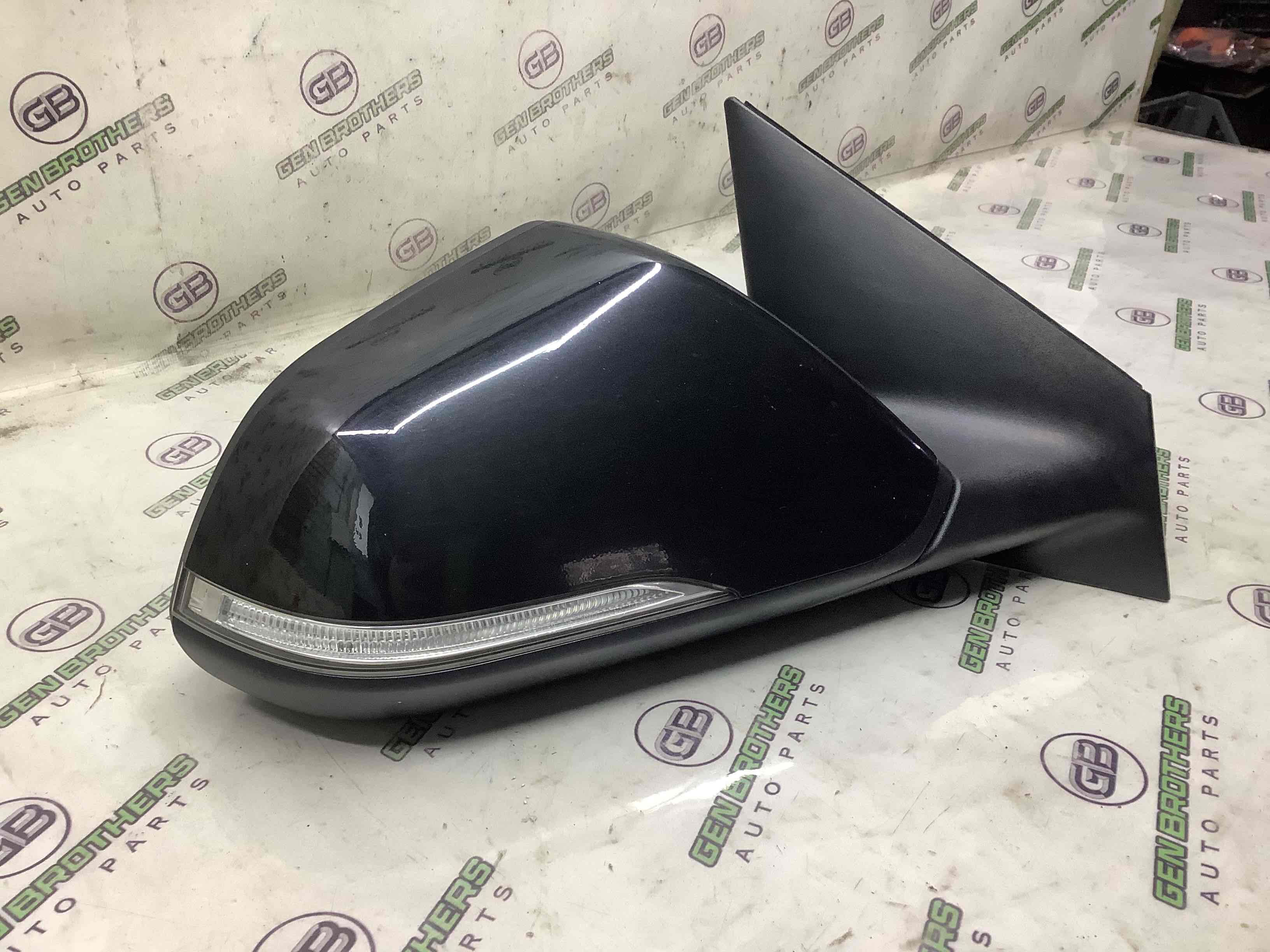 Дзеркало зовнішнє праве