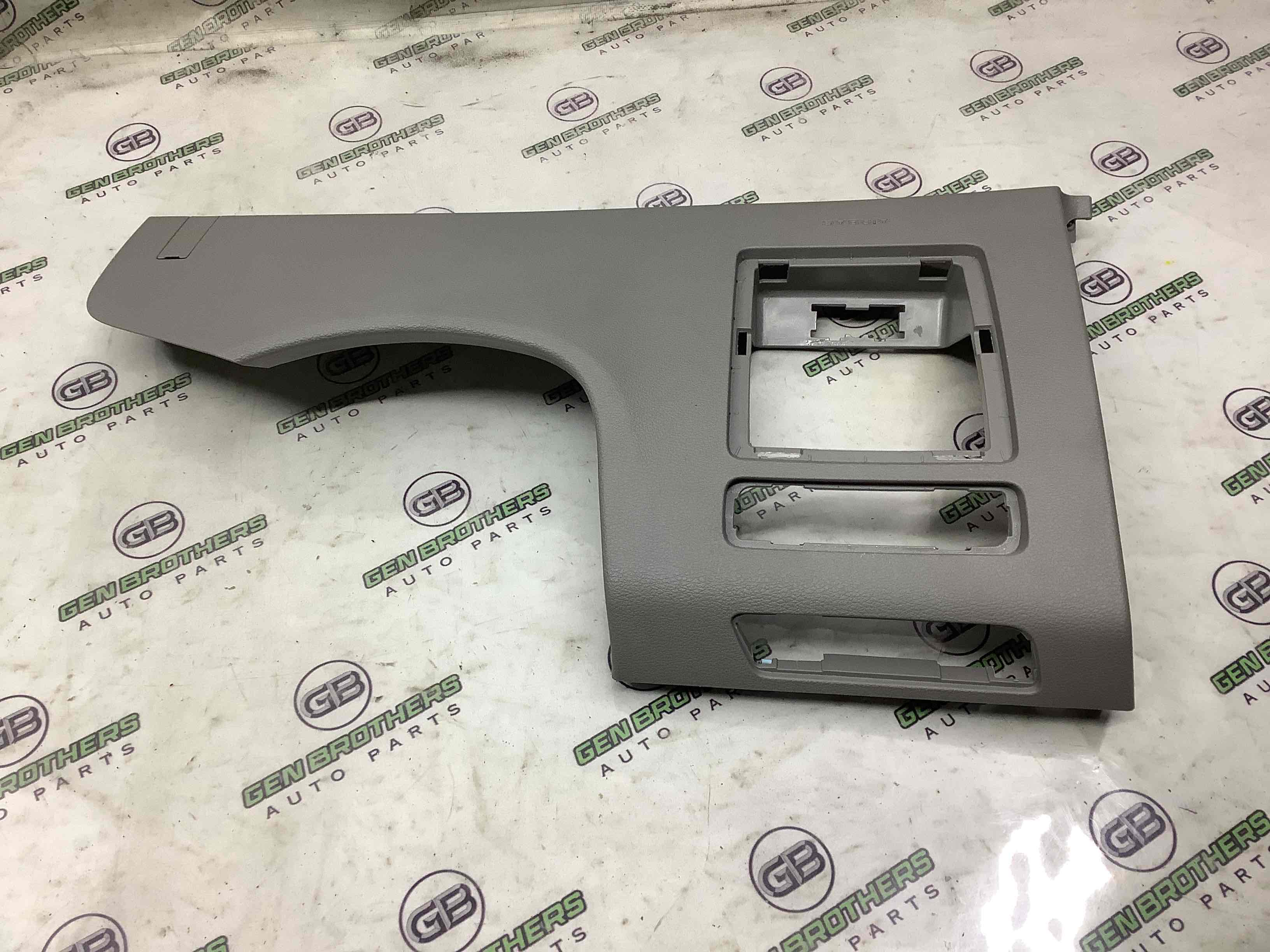 Обшивка панелі приладів торпедо