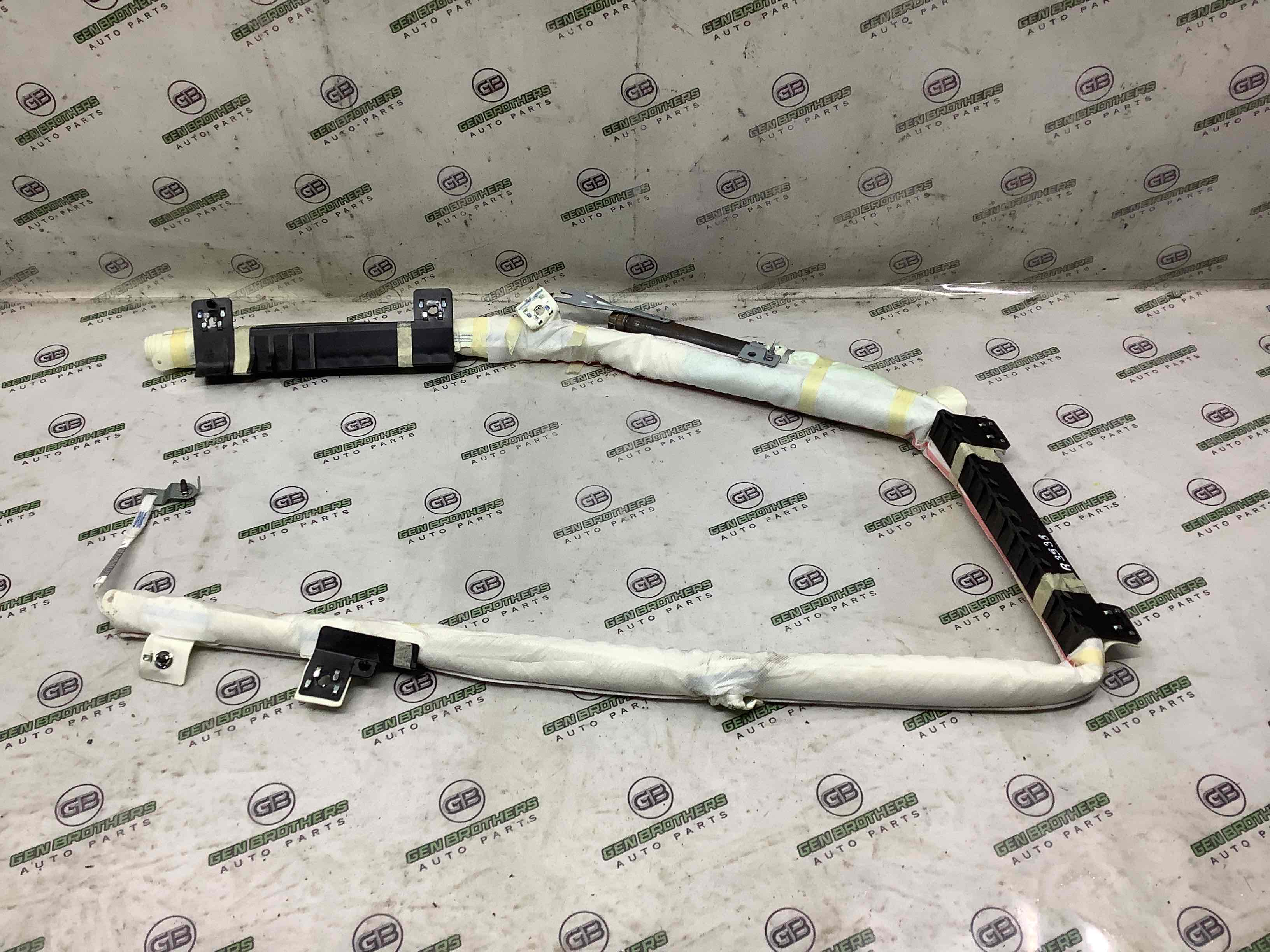 Подушка безпеки збоку шторка