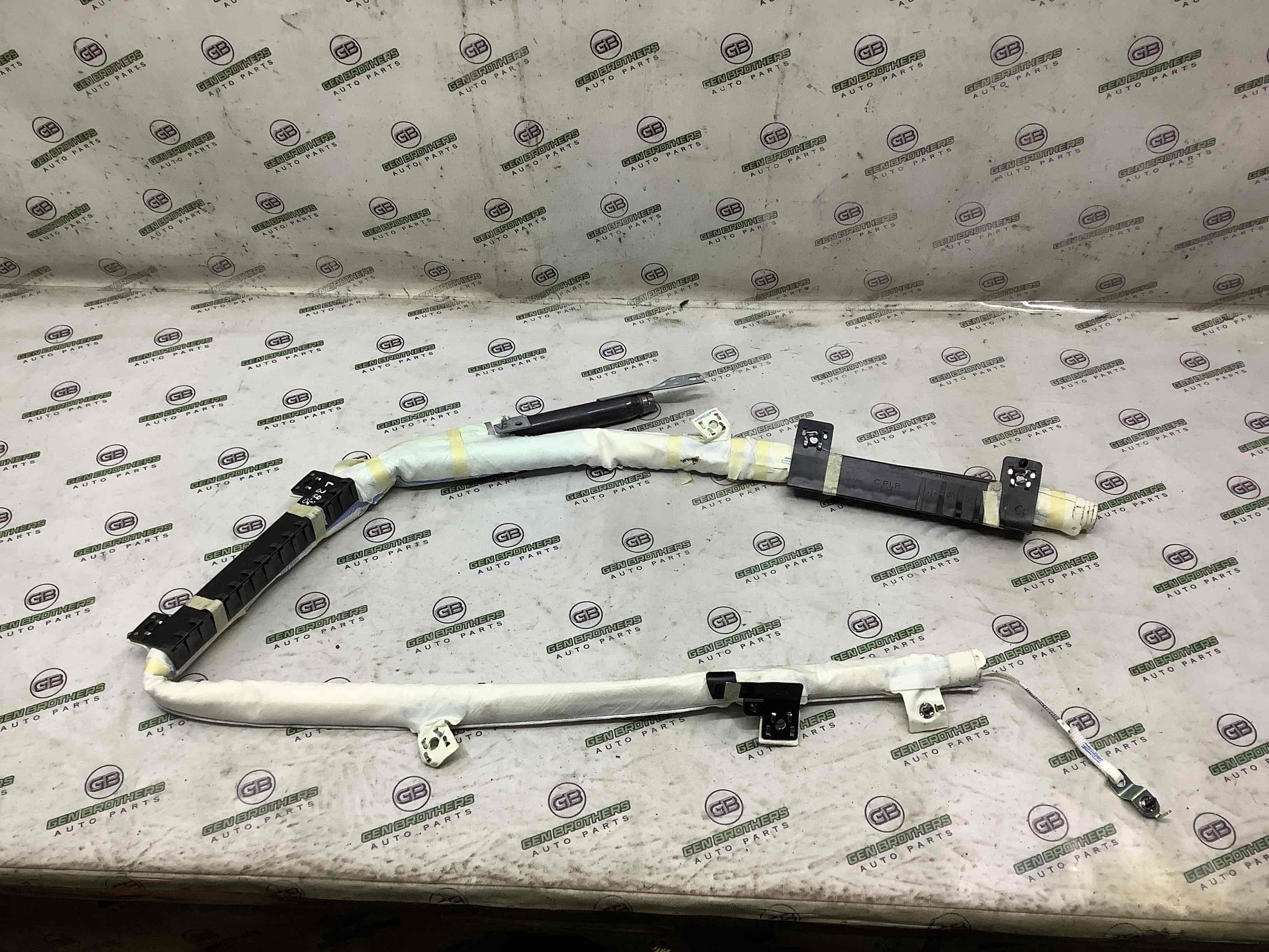 Подушка безпеки збоку шторка