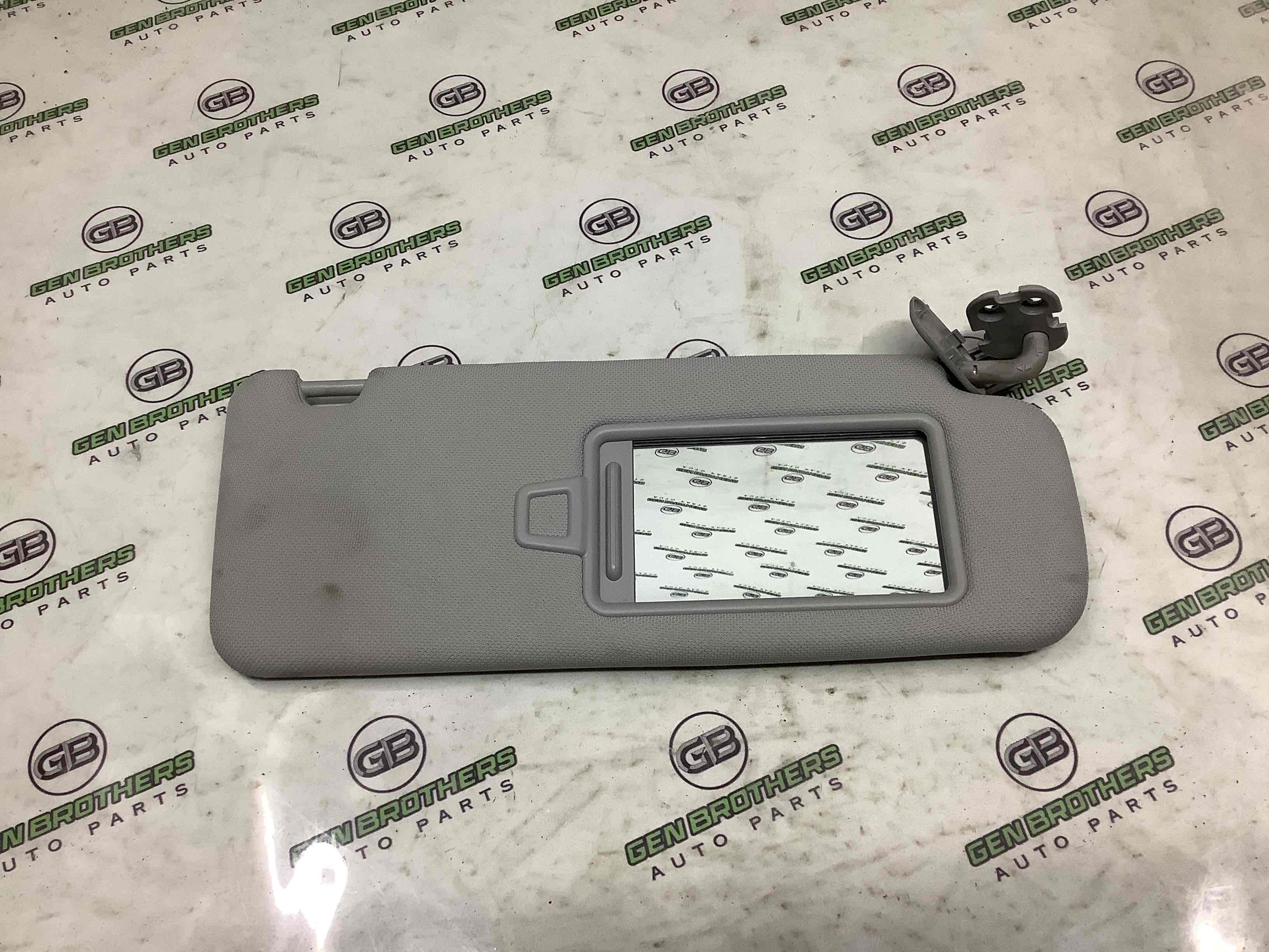 Козирок сонцезахисний