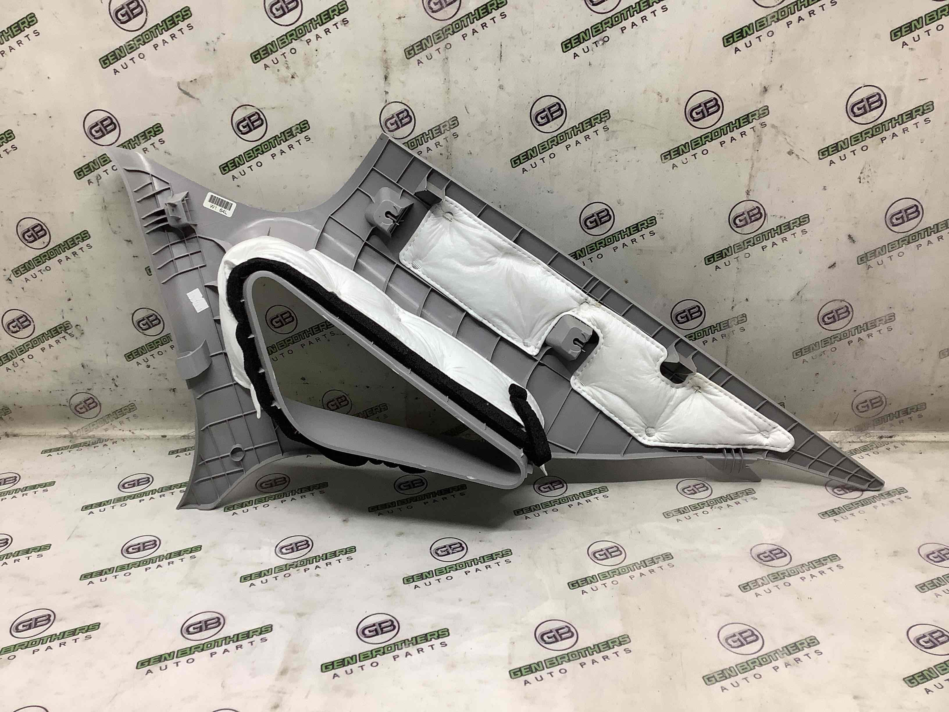 Обшивка задньої стійки ліва